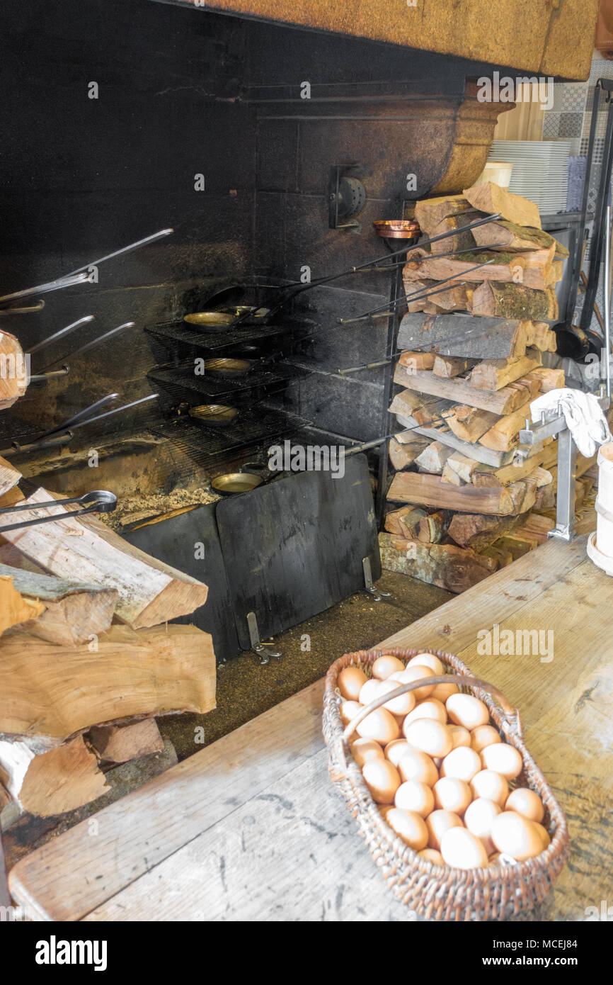 Cestino della cucina immagini e fotografie stock ad alta risoluzione - Alamy