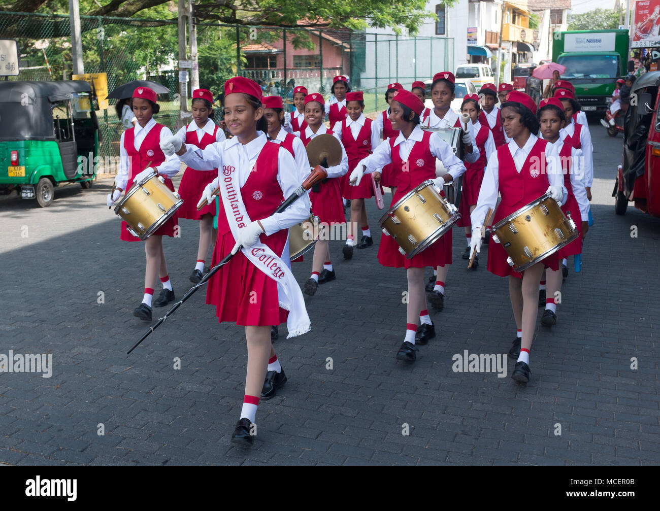 Southlands College di marching band su strada, Galle, Sri Lanka, in Asia. Foto Stock