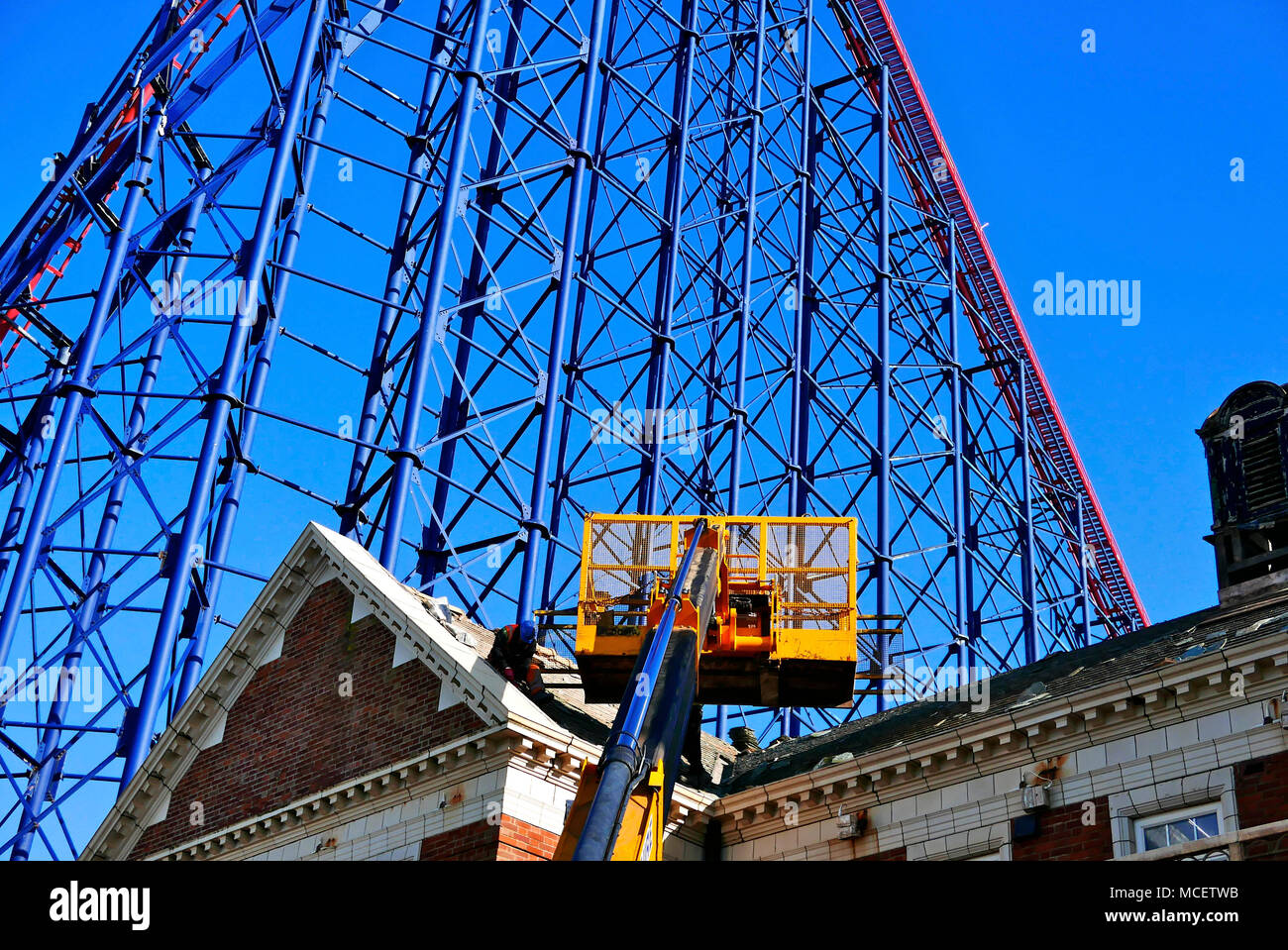 La stella pub di fronte a Blackpool Pleasure Beach essendo demolito Foto Stock