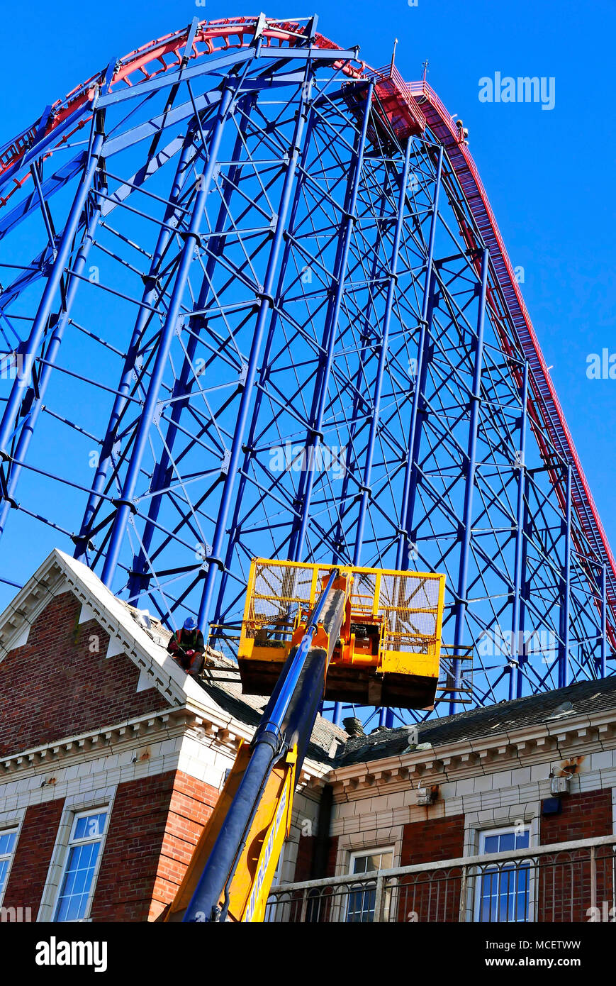 La stella pub di fronte a Blackpool Pleasure Beach essendo demolito Foto Stock