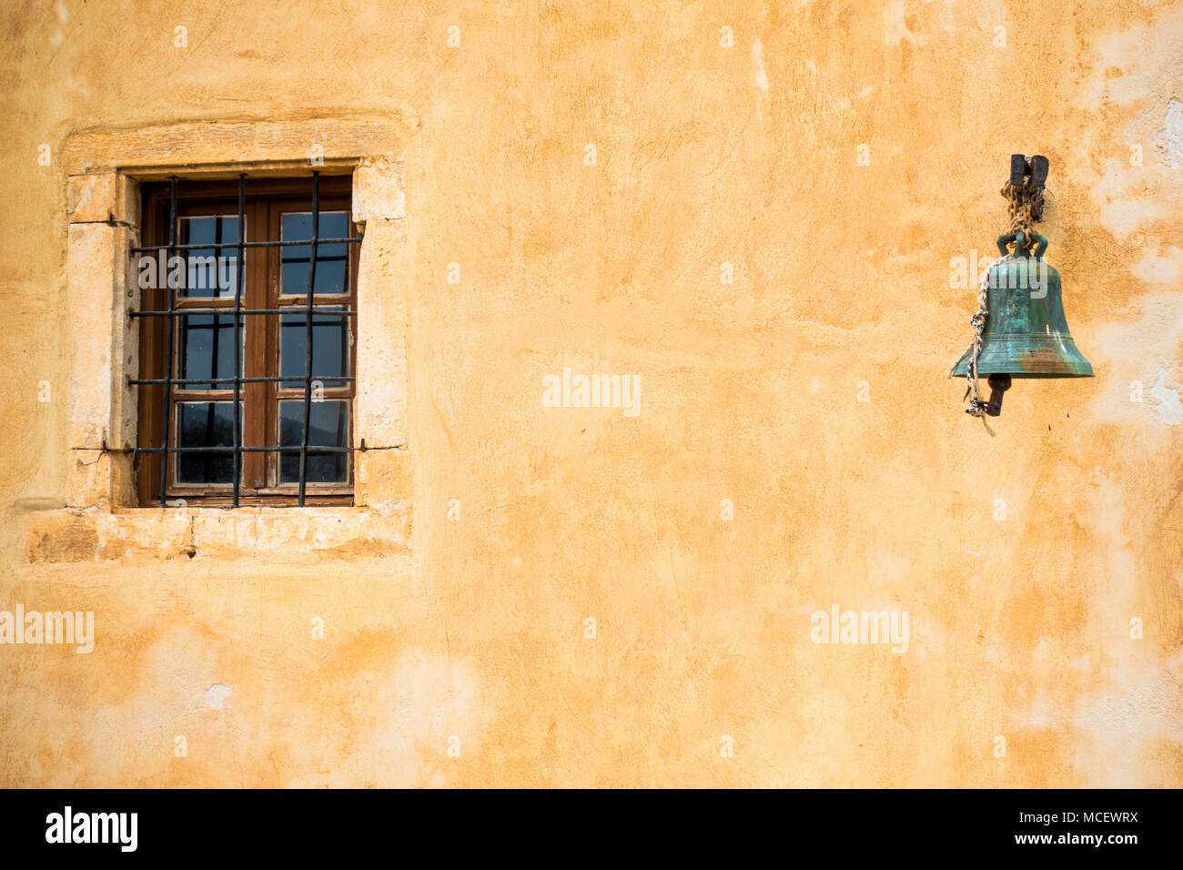 Campanile della chiesa sulla parete di Spinalonga, Creta, Grecia Foto Stock