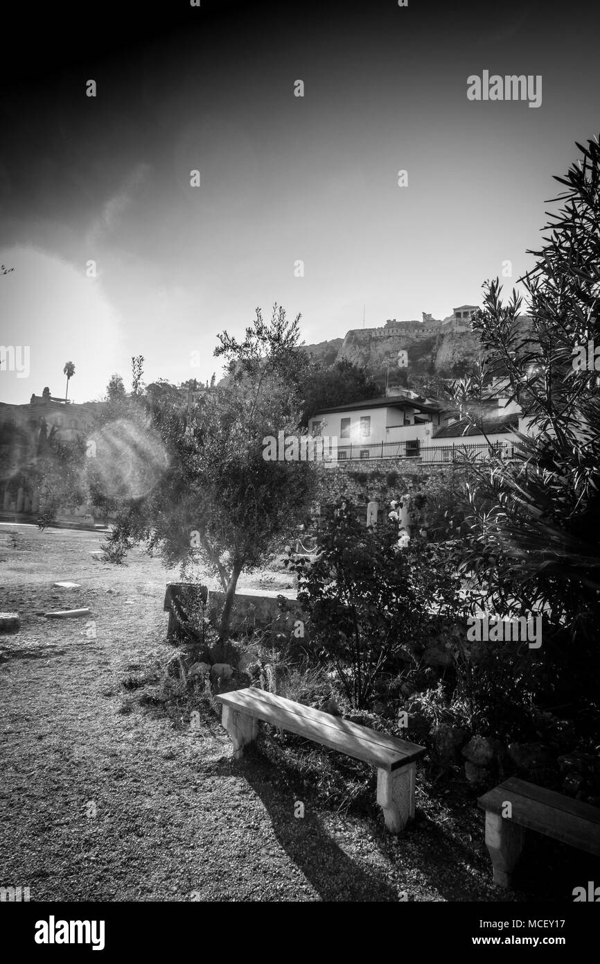 Paesaggio con edificio residenziale contro sky, Atene, Grecia Foto Stock