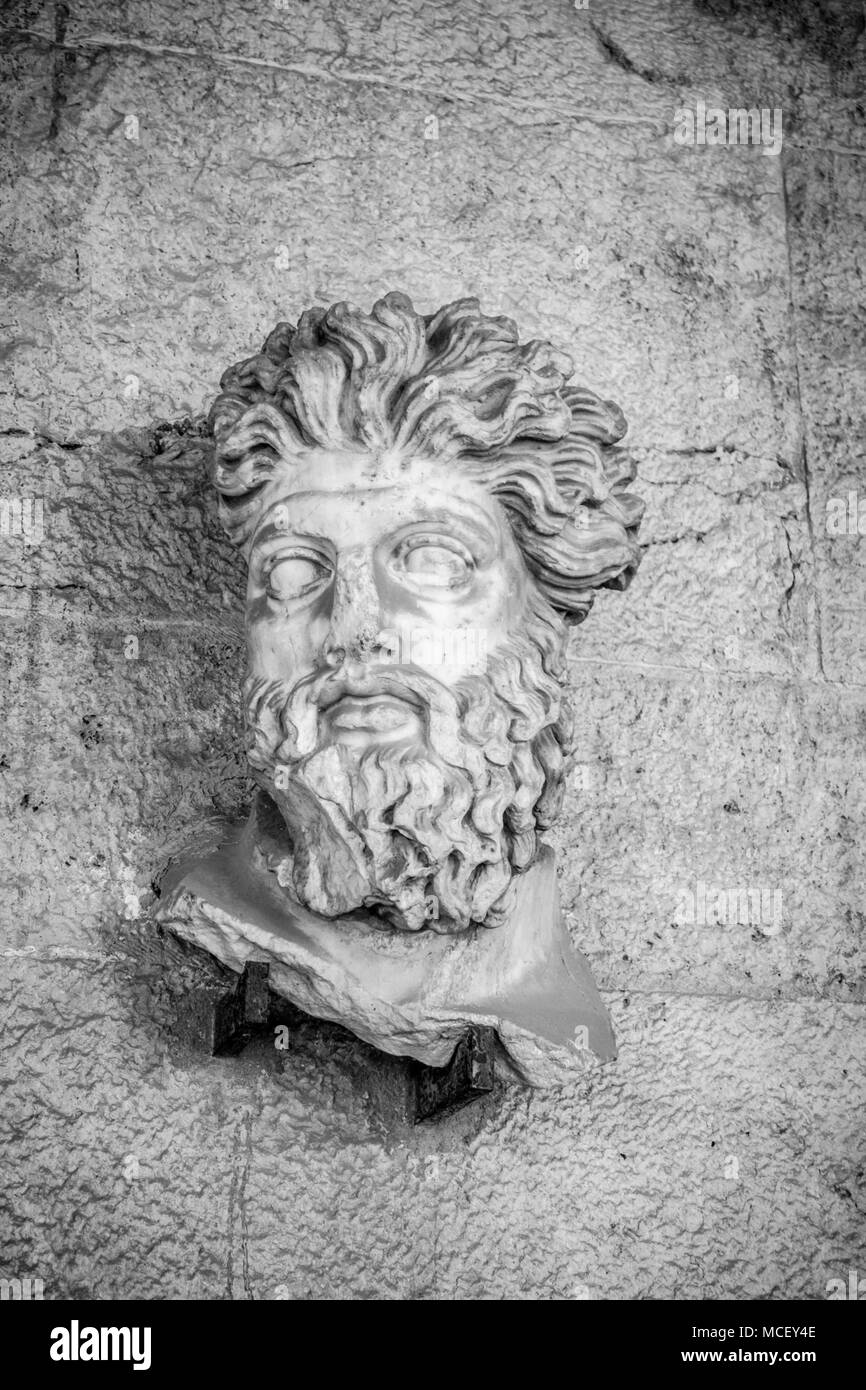 Close-up del nobile busto in marmo a Atene, Grecia Foto Stock