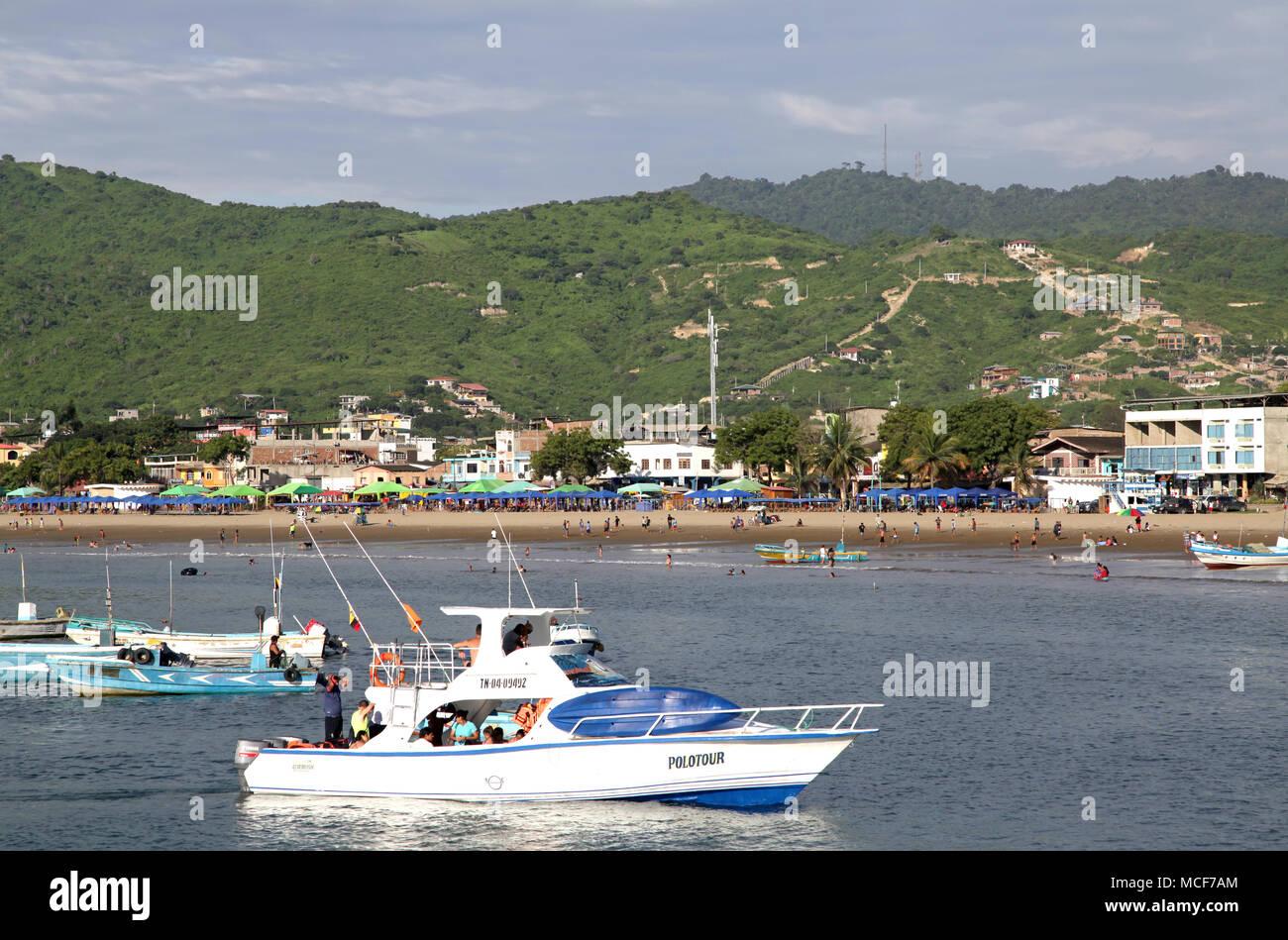 Villaggio di pescatori e la comunità di Puerto Lopez sulla costa pacifica dell'Ecuador Foto Stock