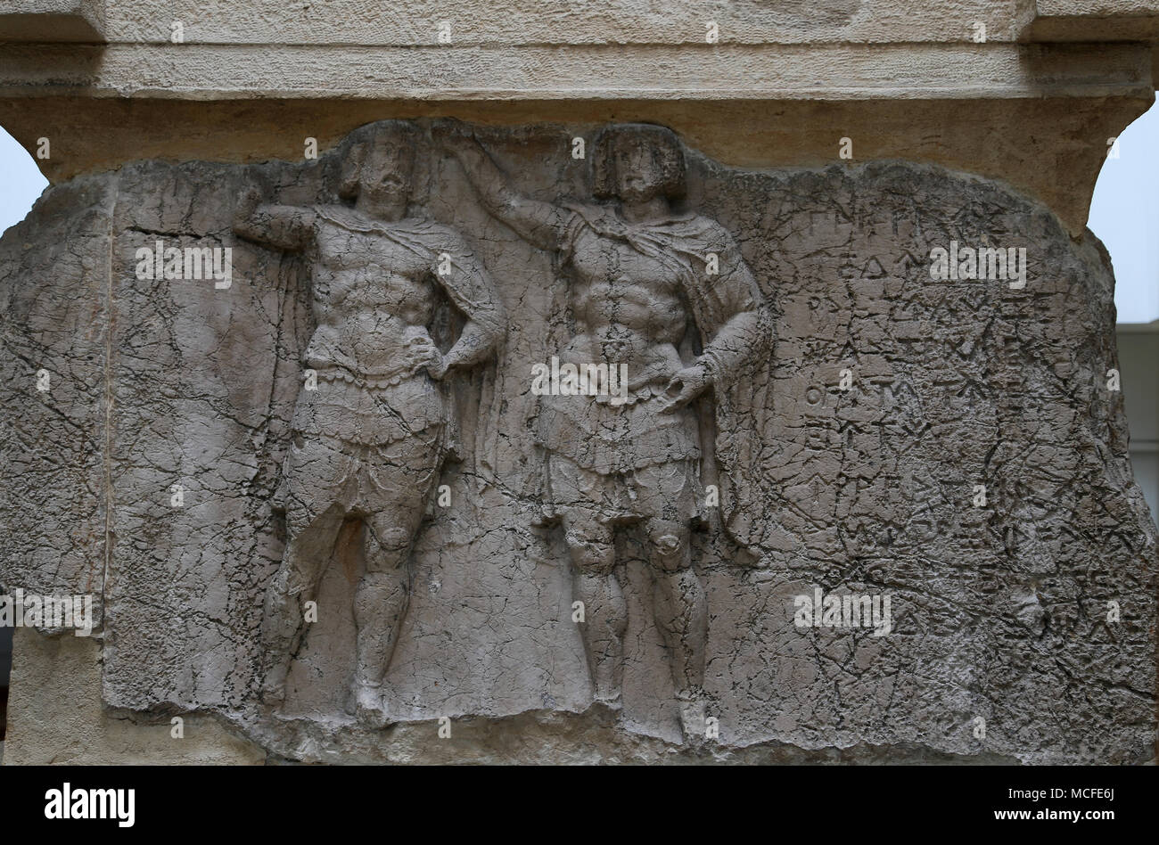 Payava tomba. 375-362 A.C. Calcare. 2 figure armati con Lycian iscrizioni. Lycia, Turchia. British Museum. Londra. Foto Stock