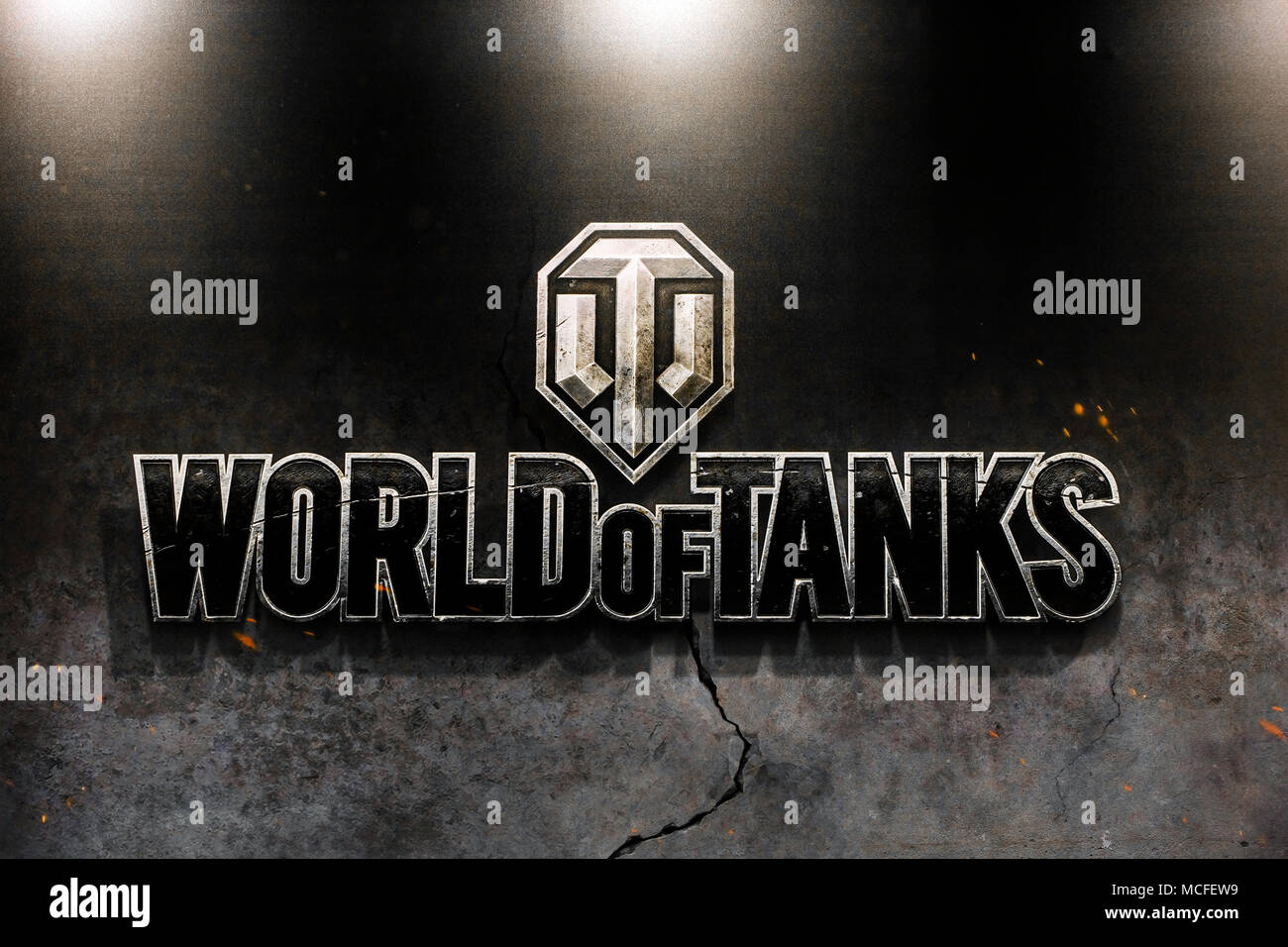 Mondo di serbatoi segno logo stampato sul banner. Mondo dei serbatoi è un gioco multiplayer online sviluppato dalla società Wargaming Foto Stock