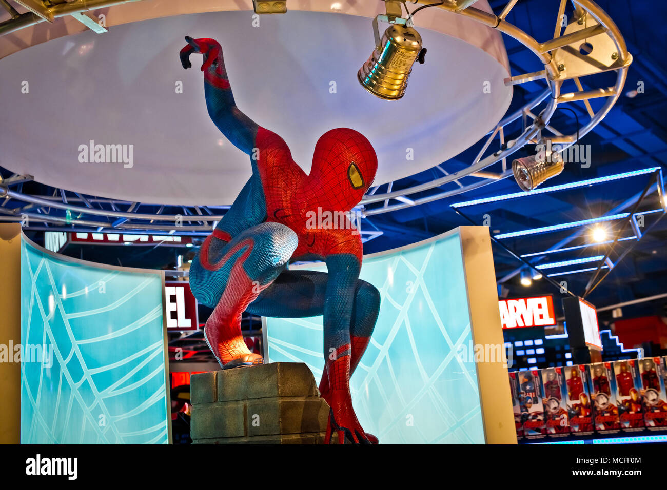 La figura del famoso super eroe spiderman nel negozio. Spider-Man è un supereroe fictional in americano di libri di fumetti pubblicati da Marvel Comics Foto Stock