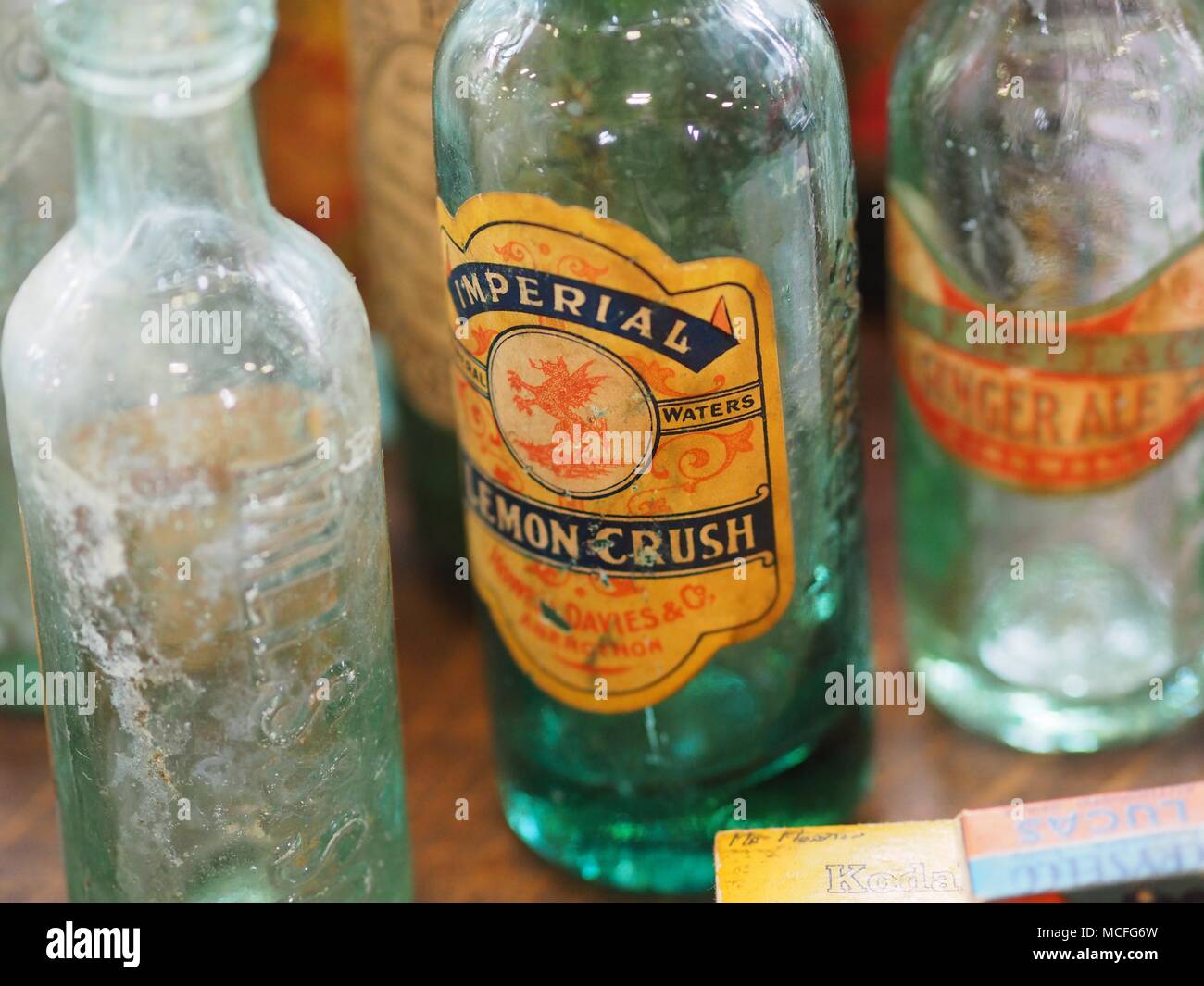 Imperial Limone schiacciare bottiglia alla fiera dell'Antiquariato Foto Stock