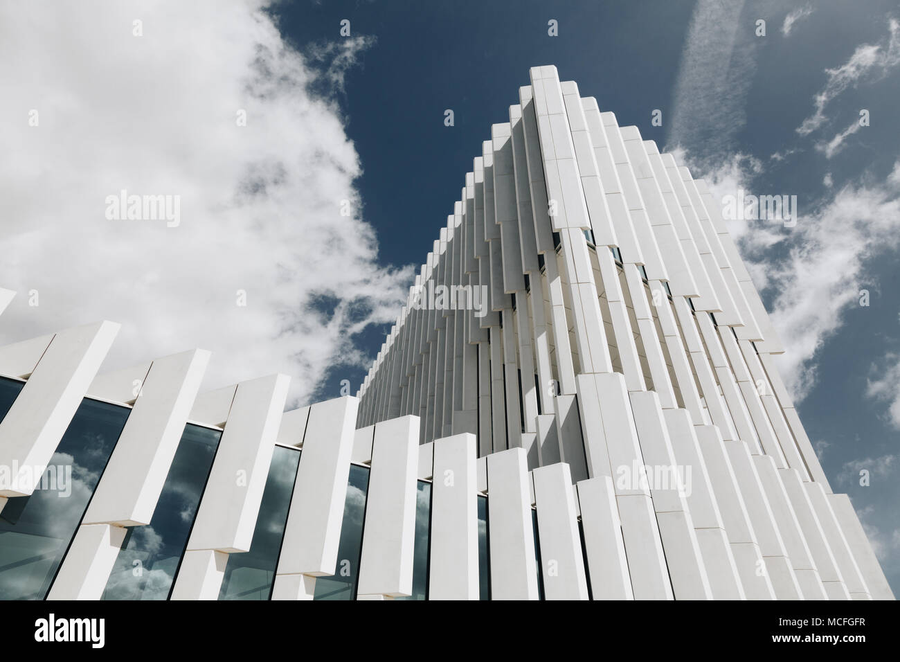 Lisbona PORTOGALLO - Marzo 2018 - EDP sede a Lisbona Portogallo, dall'architetto Aires Mateus Foto Stock