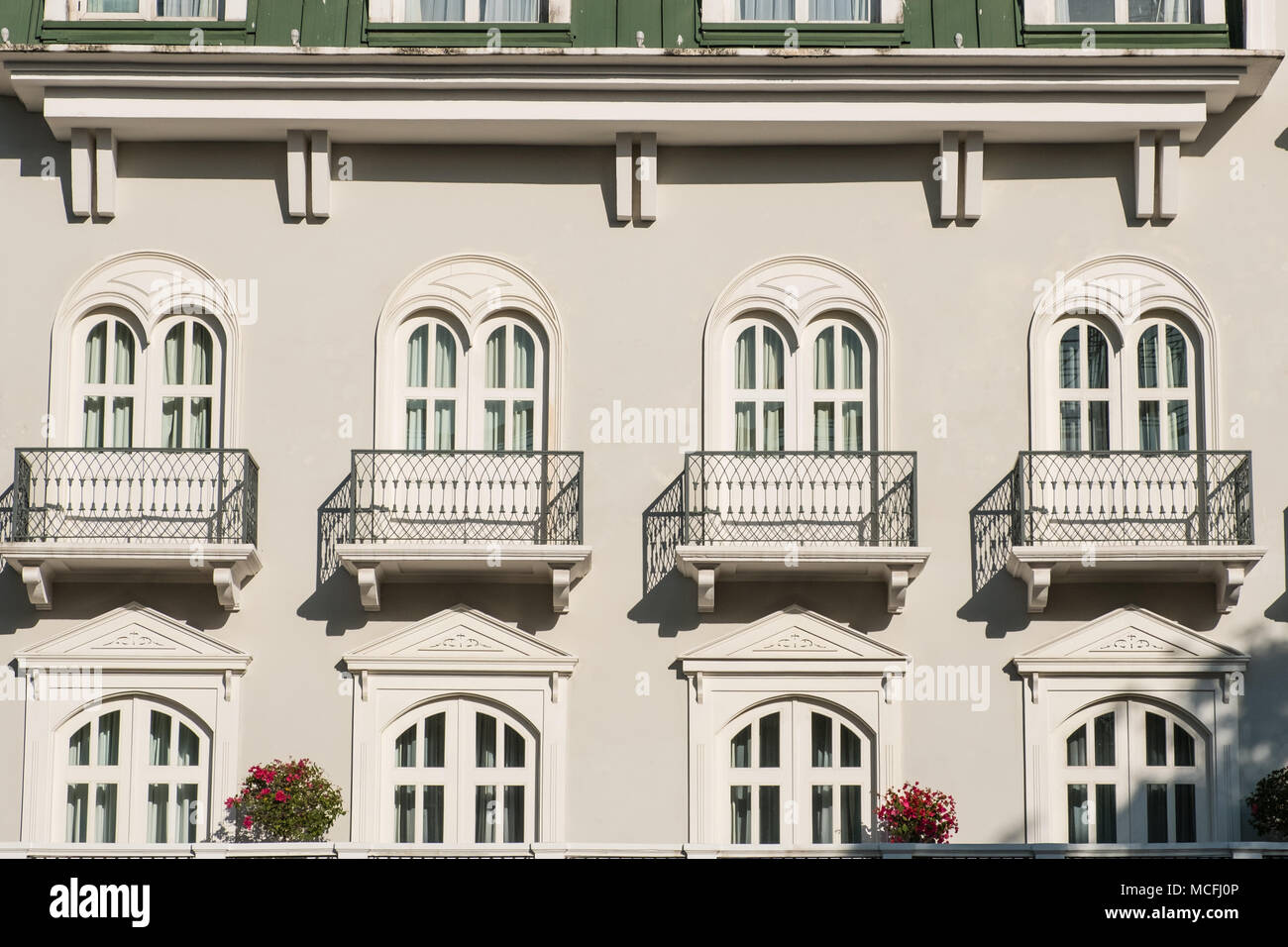 Bella facciata e storico edificio esterno nella città vecchia - Casco Viejo, Panama City Foto Stock