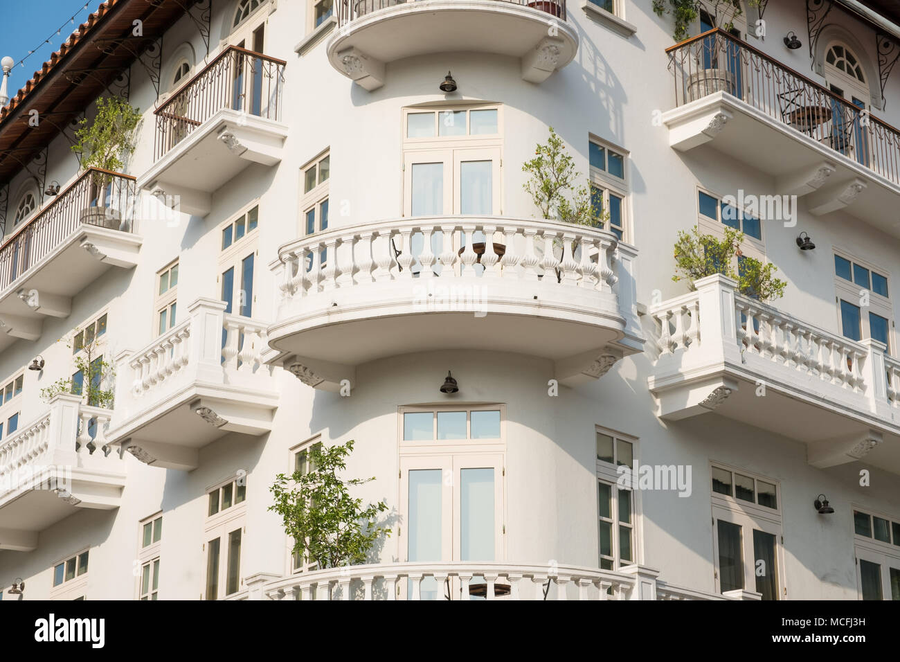 Bella facciata e storico edificio esterno nella città vecchia - Casco Viejo, Panama City Foto Stock