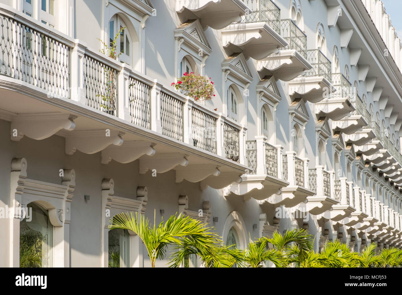 Bellissima facciata di edificio, architettura storica esterno nella città vecchia - Casco Viejo / Casco Antiguo, Panama City , Foto Stock