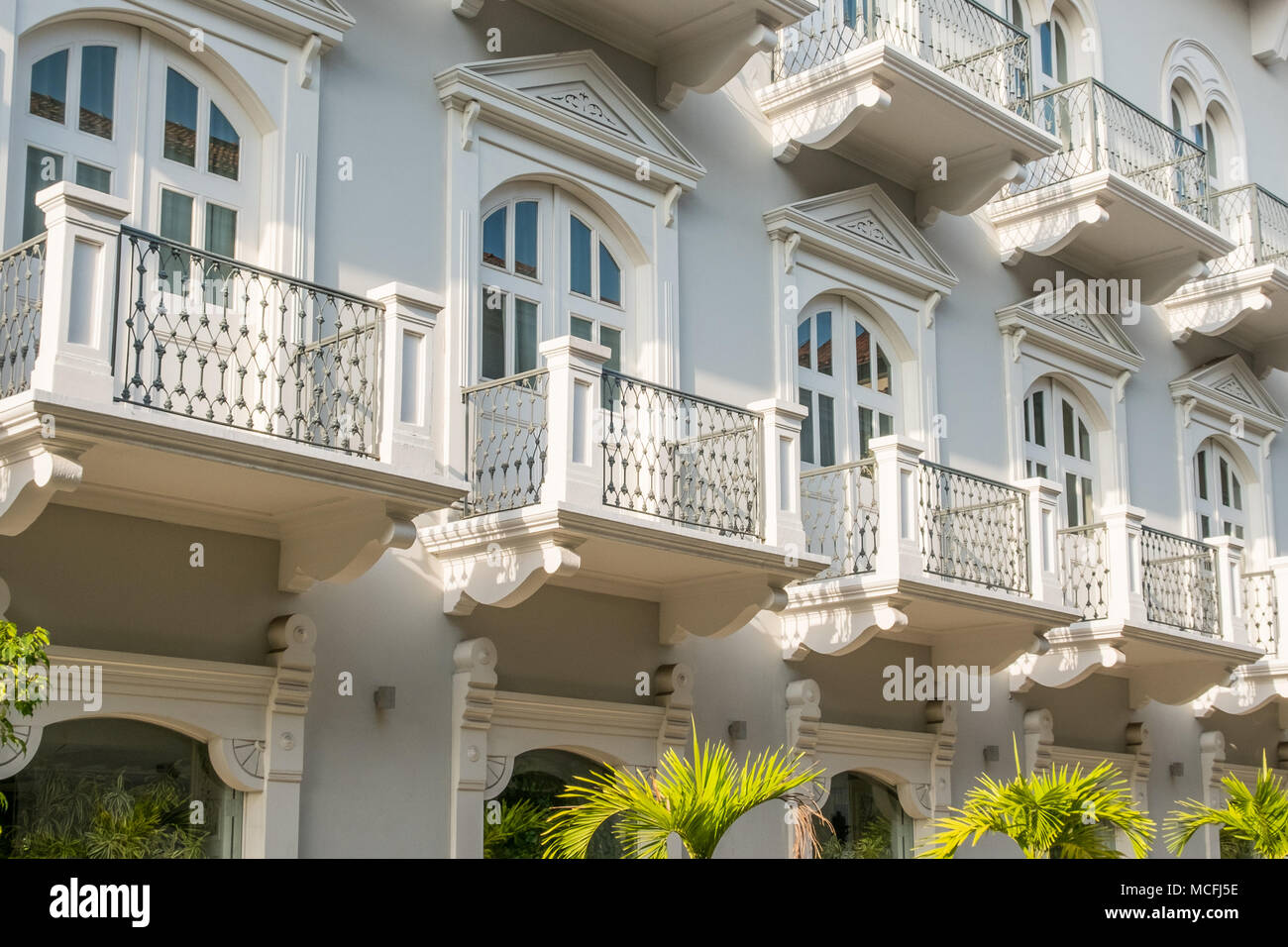 Bellissima facciata di edificio, architettura storica esterno nella città vecchia - Casco Viejo / Casco Antiguo, Panama City , Foto Stock