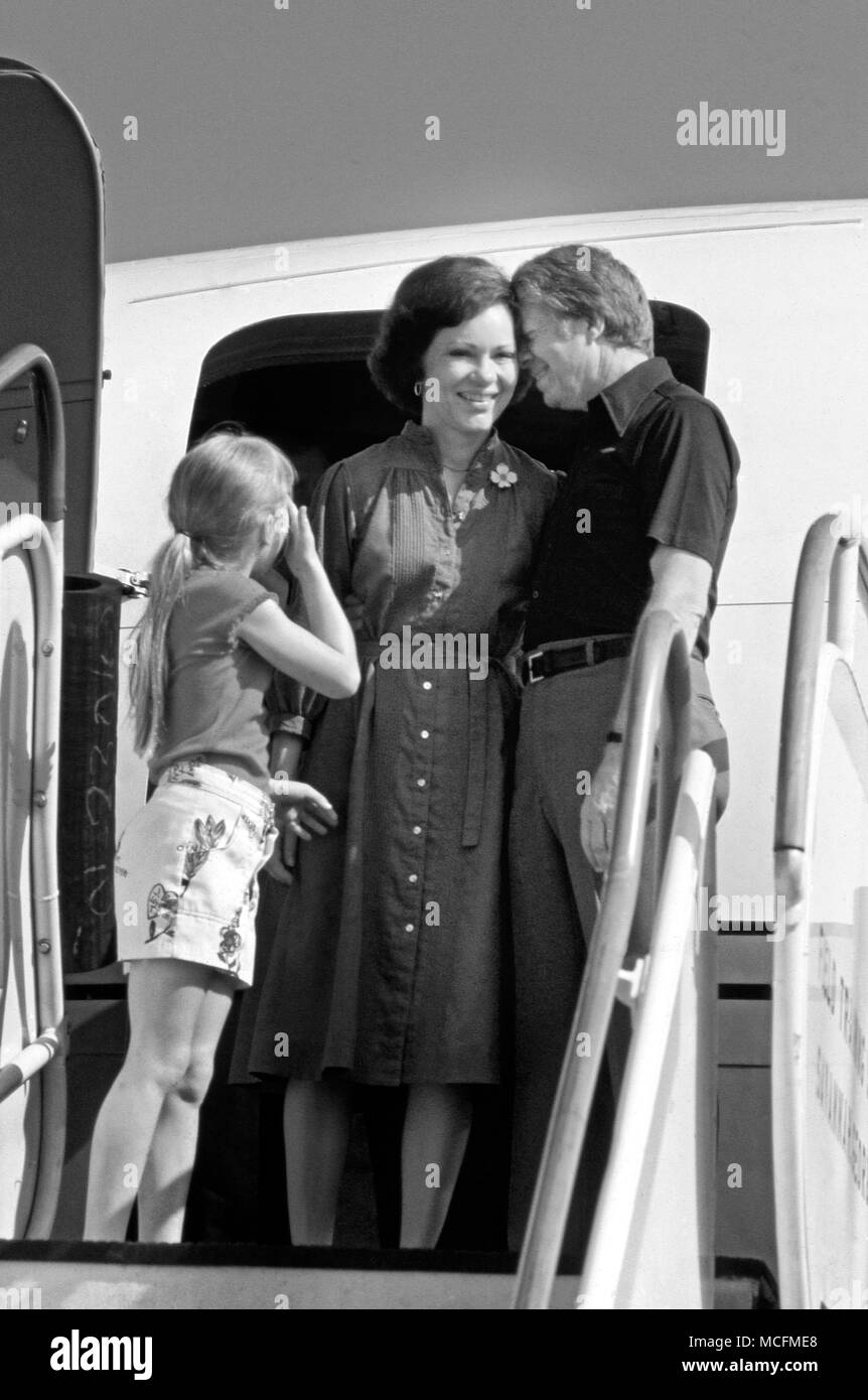 Un veloce mettetevi comodi dal presidente e una parola dalla figlia Amy, Rosalynn Carter si parte per il Sud America su un Air Force jet. Rosalynn era su una missione in Sud America, dove ha rappresentato gli interessi degli Stati Uniti. Foto Stock