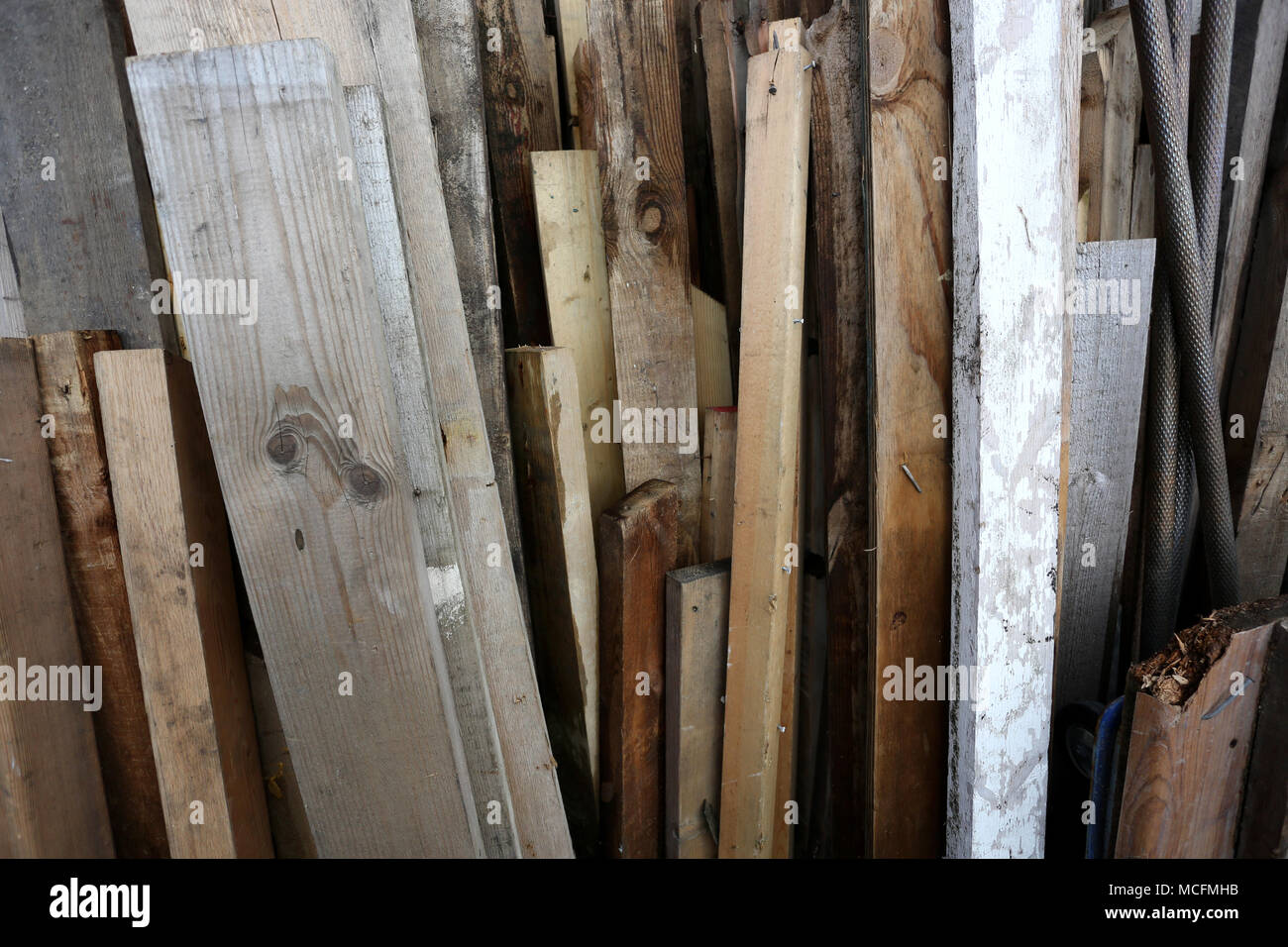 Viste generali da un cantiere di rottami e di seconda mano mercanti di legno chiamato Arfurs cantiere a Bognor Regis, West Sussex, Regno Unito. Foto Stock