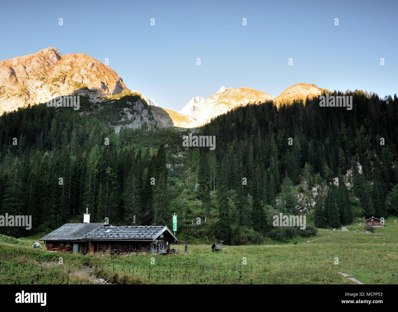 Wasseralm è un luogo idilliaco in corrispondenza di Steinernes Meer mountain range, parco nazionale di Berchtesgaden, Germania, Alpi bavaresi Foto Stock