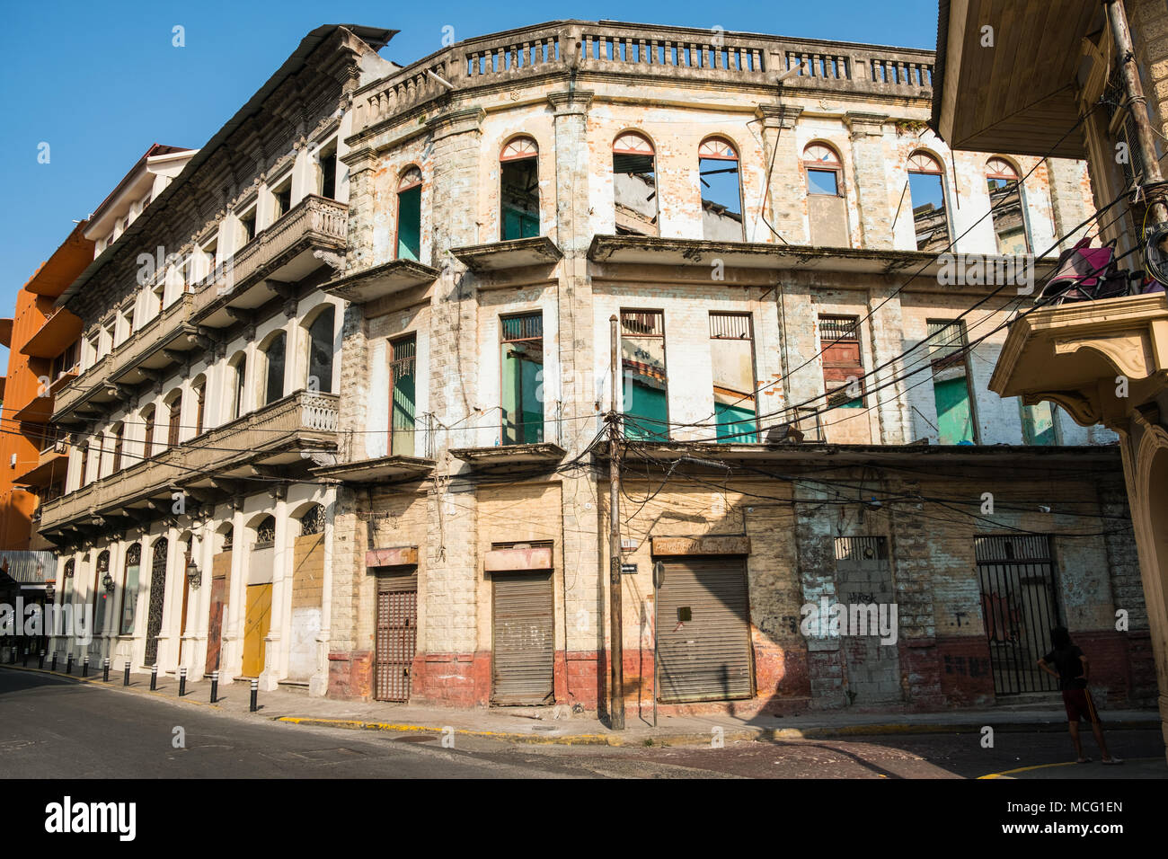 Storica facciata di edificio nel centro storico della città (Casco Viejo) nella città di Panama Foto Stock