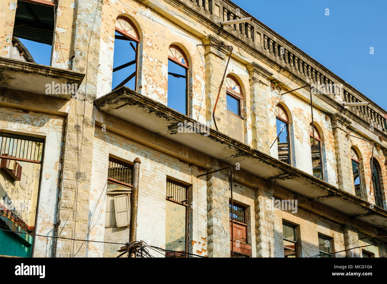 Storica facciata di edificio nel centro storico della città (Casco Viejo) nella città di Panama Foto Stock