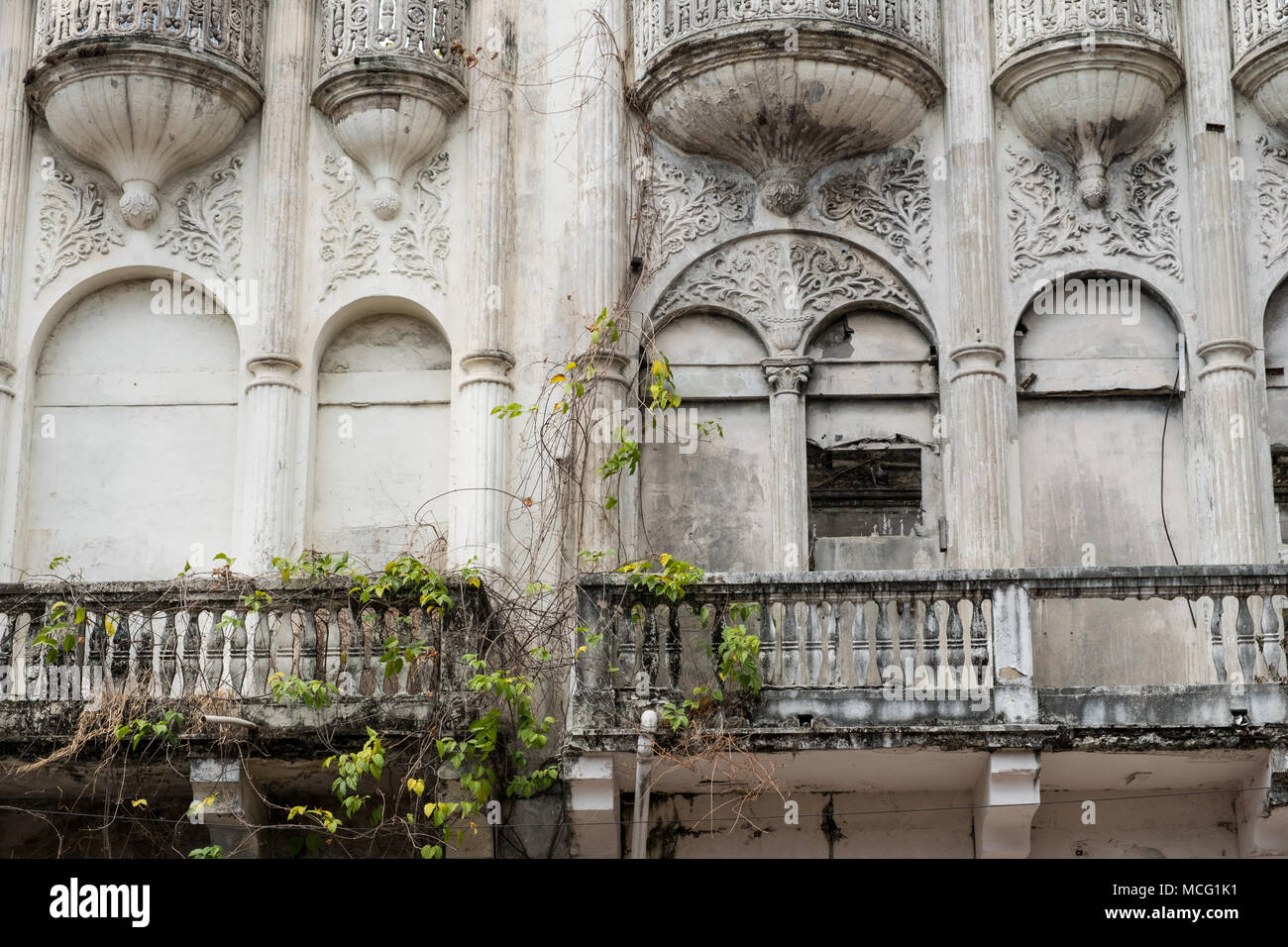 Storica facciata di edificio nel centro storico della città (Casco Viejo) nella città di Panama Foto Stock