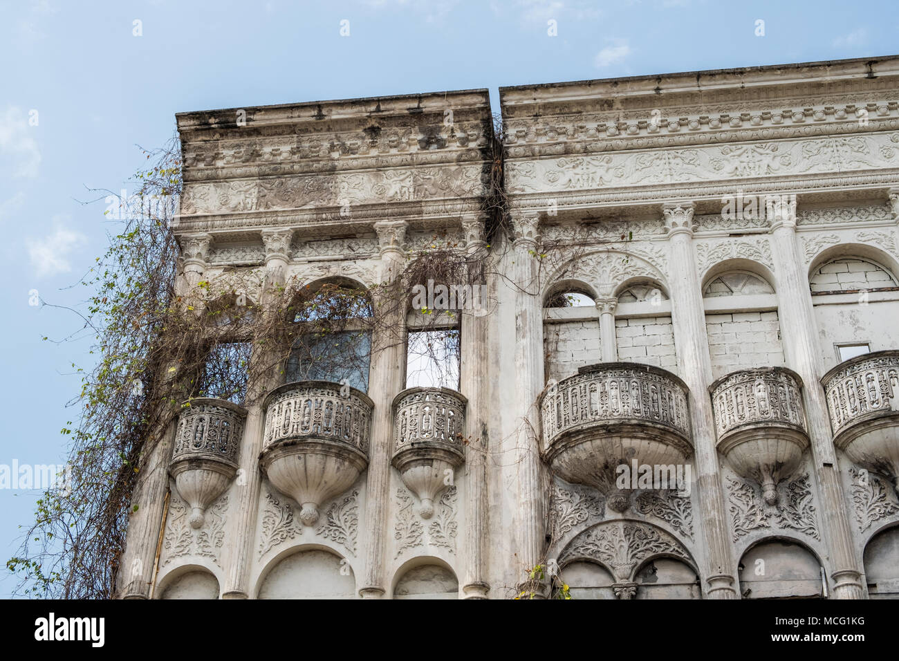 Facciata di edificio , storica casa rovina esterno nel Casco Viejo, Panama City, Foto Stock