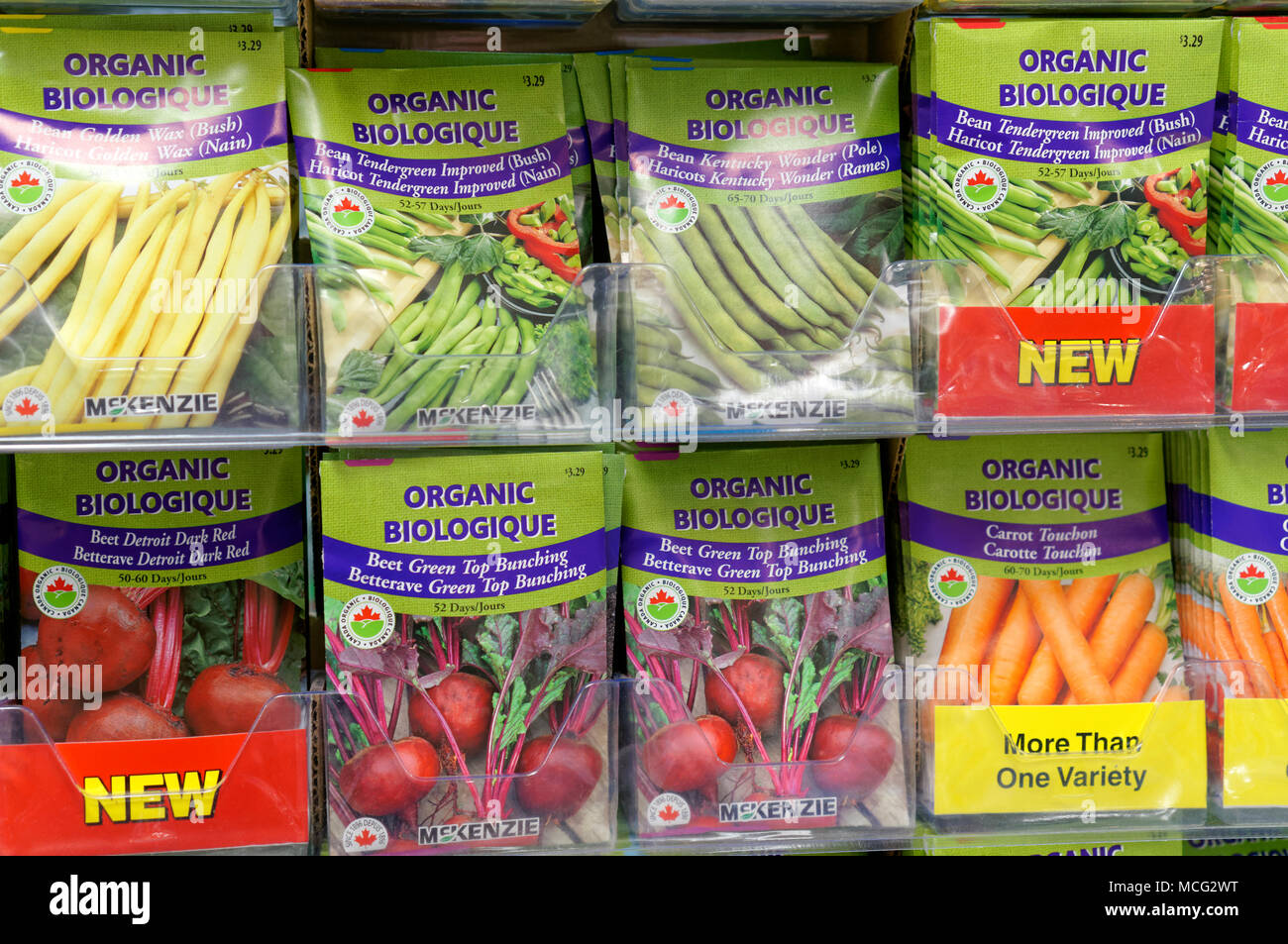 Pacchetti di Canadian organici semi vegetali con bilingue francese e inglese per la vendita in un negozio di giardinaggio in Vancouver, BC, Canada Foto Stock