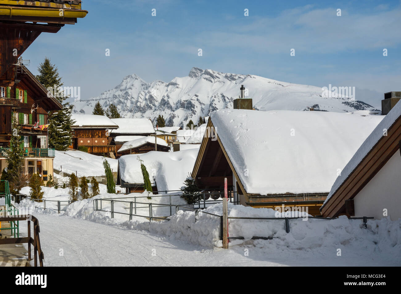 Piccolo villaggio di Murren nelle Alpi Svizzere Foto Stock