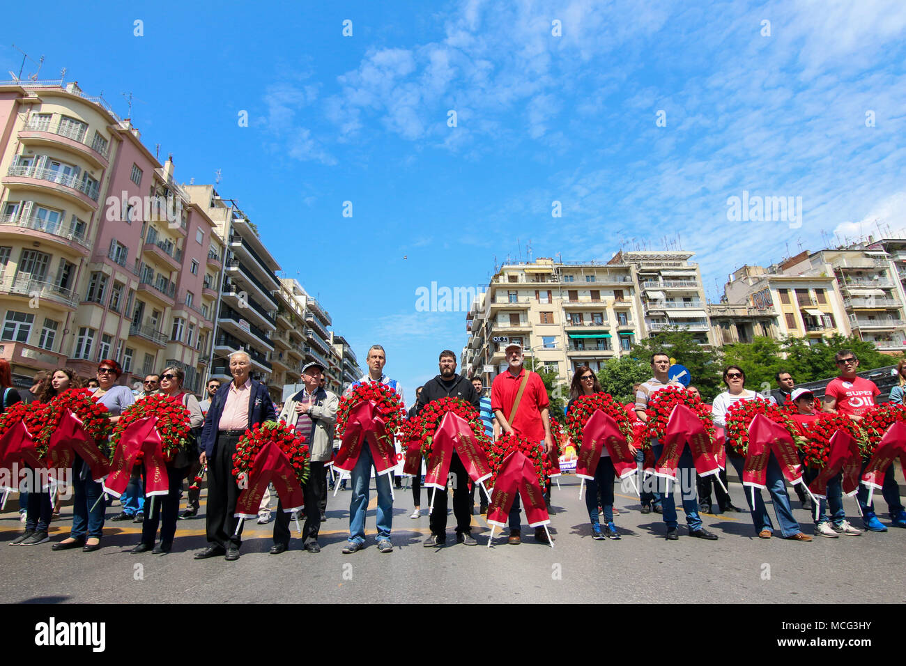 Salonicco, Grecia - 8 Maggio 2016: i cittadini e i rappresentanti di varie organizzazioni prendono parte al giorno di maggio sfilano per celebrare il international W Foto Stock