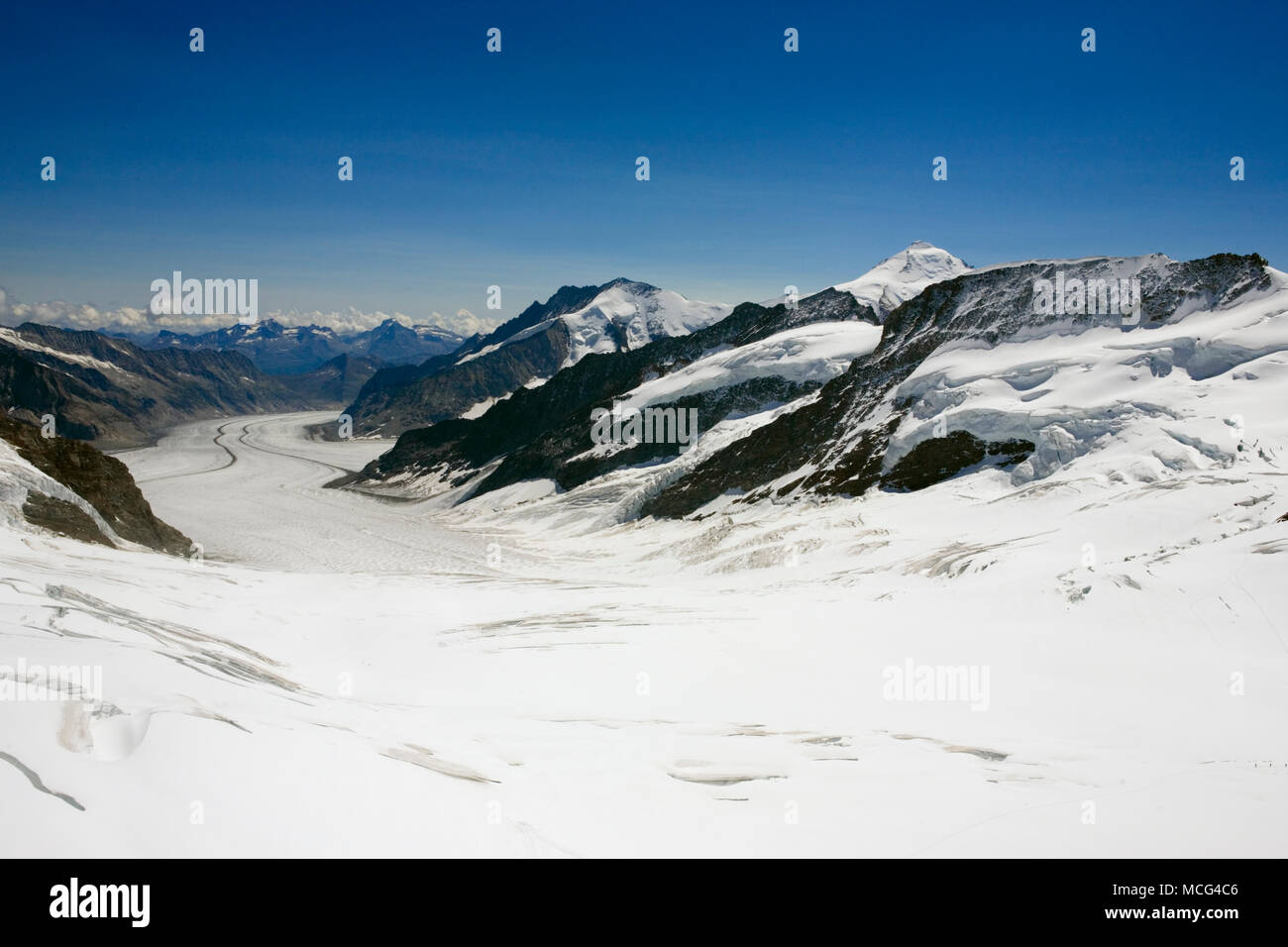 Il Ghiacciaio Jungfraufirn, portando a Konkordiaplatz, dove tre ghiacciai unirsi formando il grande ghiacciaio di Aletsch, Oberland bernese, Svizzera Foto Stock