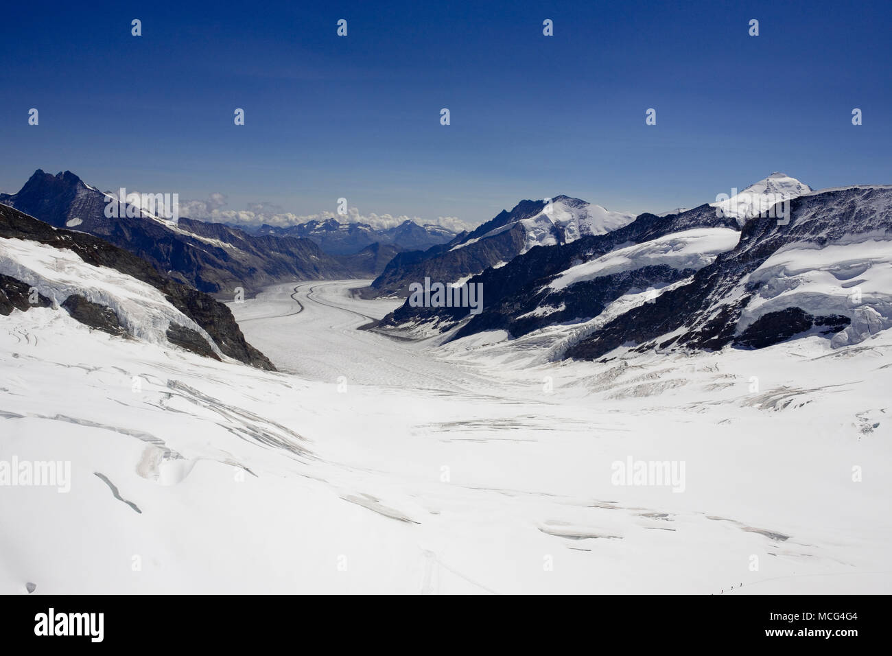 Il Ghiacciaio Jungfraufirn, portando a Konkordiaplatz, dove tre ghiacciai unirsi formando il grande ghiacciaio di Aletsch, Oberland bernese, Svizzera Foto Stock