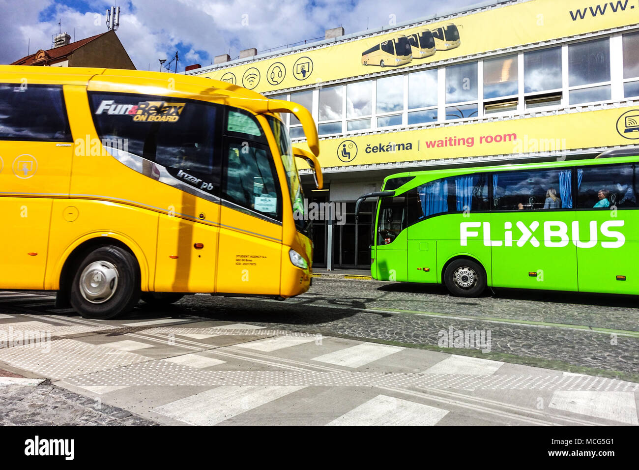Flixbus presso la stazione degli autobus Florenc, Praga, Repubblica Ceca Foto Stock