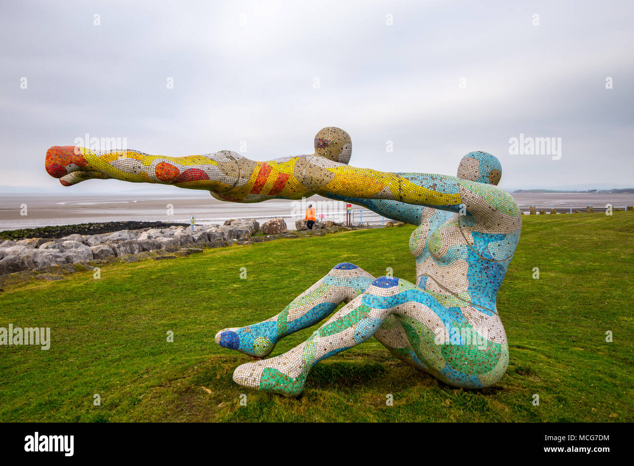 "L'amore, la più bella delle catastrofi assoluto', popolarmente conosciuta come Venere e Amore è una scultura da Shane A. Johnstone. Immagine presa sul 11 aprile 20 Foto Stock