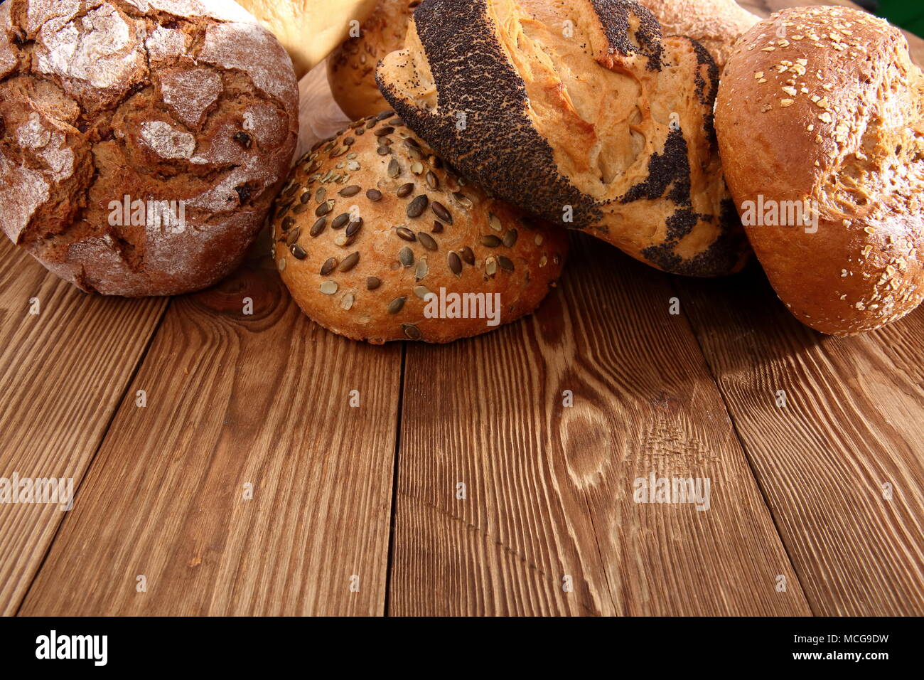 Il pane e i panini al giorno d'oggi si verificano in molti tipi e forme non solo in Polonia ma in tutto il mondo. Foto Stock