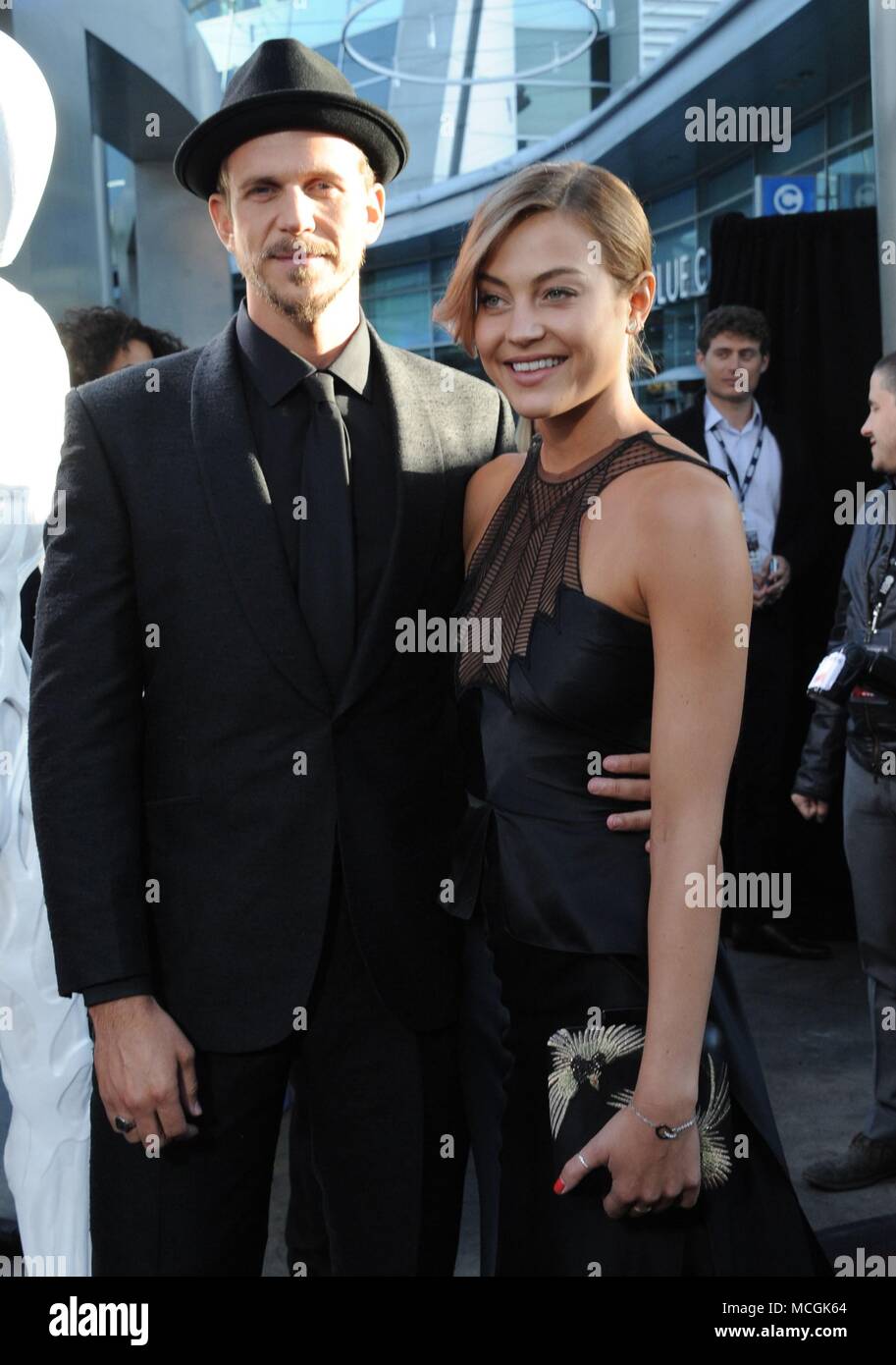 Gustaf Skarsgard,Hanna Alström presso gli arrivi per HBO WESTWORLD della seconda stagione Premiere, Glossari Affini Dome, Los Angeles, CA 16 aprile 2018. Foto di: Dee Cercone/Everett Collection Foto Stock