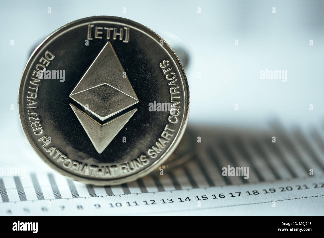 Ethereum cryptocurrency, tecnologia blockchain moneta decentralizzata coin, immagine concettuale con il fuoco selettivo Foto Stock