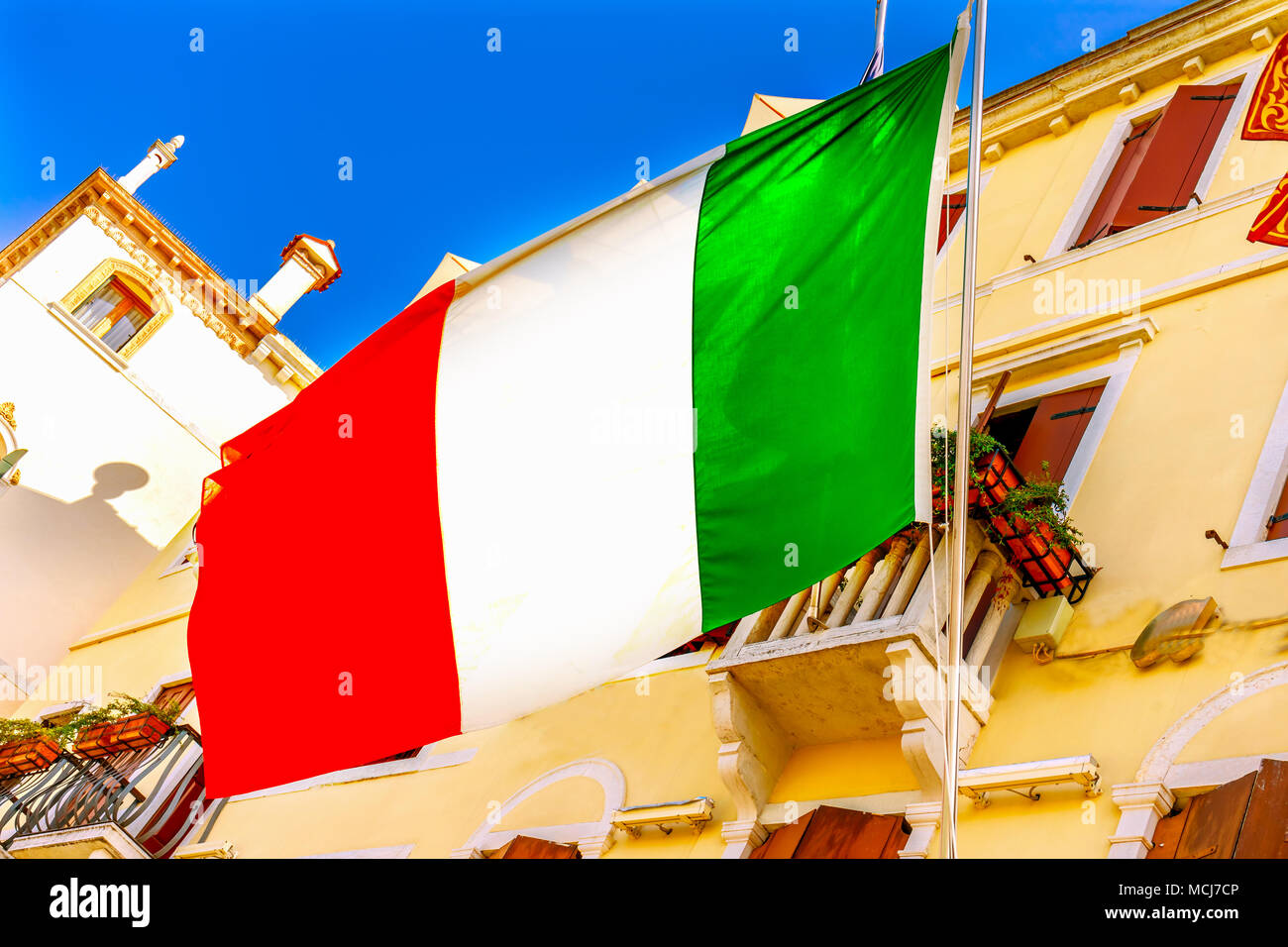 Bianco Rosso Verde paese italiano bandiera Venezia Italia Foto Stock