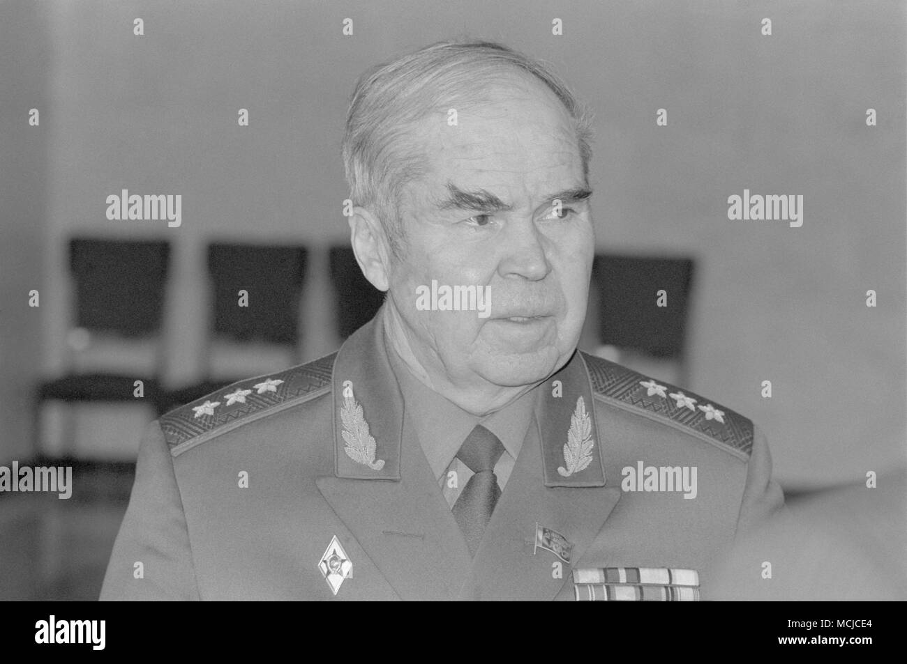 Mosca, URSS - Febbraio 20, 1991: persone vice Dmitriy Antonovic Volkogonov, sovietici, storico russo e il colonnello Generale nella Casa Bianca Foto Stock