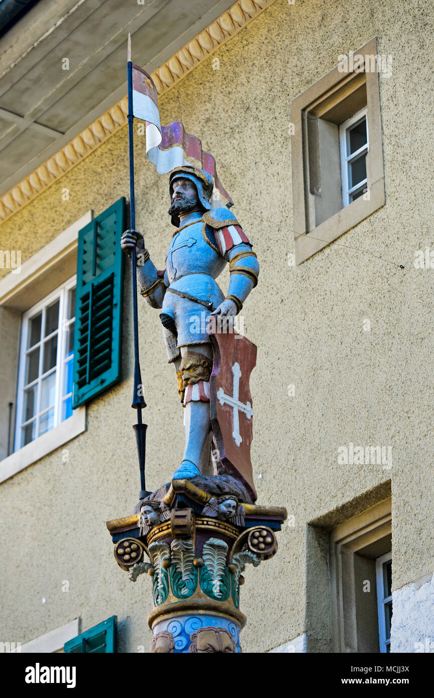 Fontana la figura di San Maurizio con il rosso e bianco bandiera e