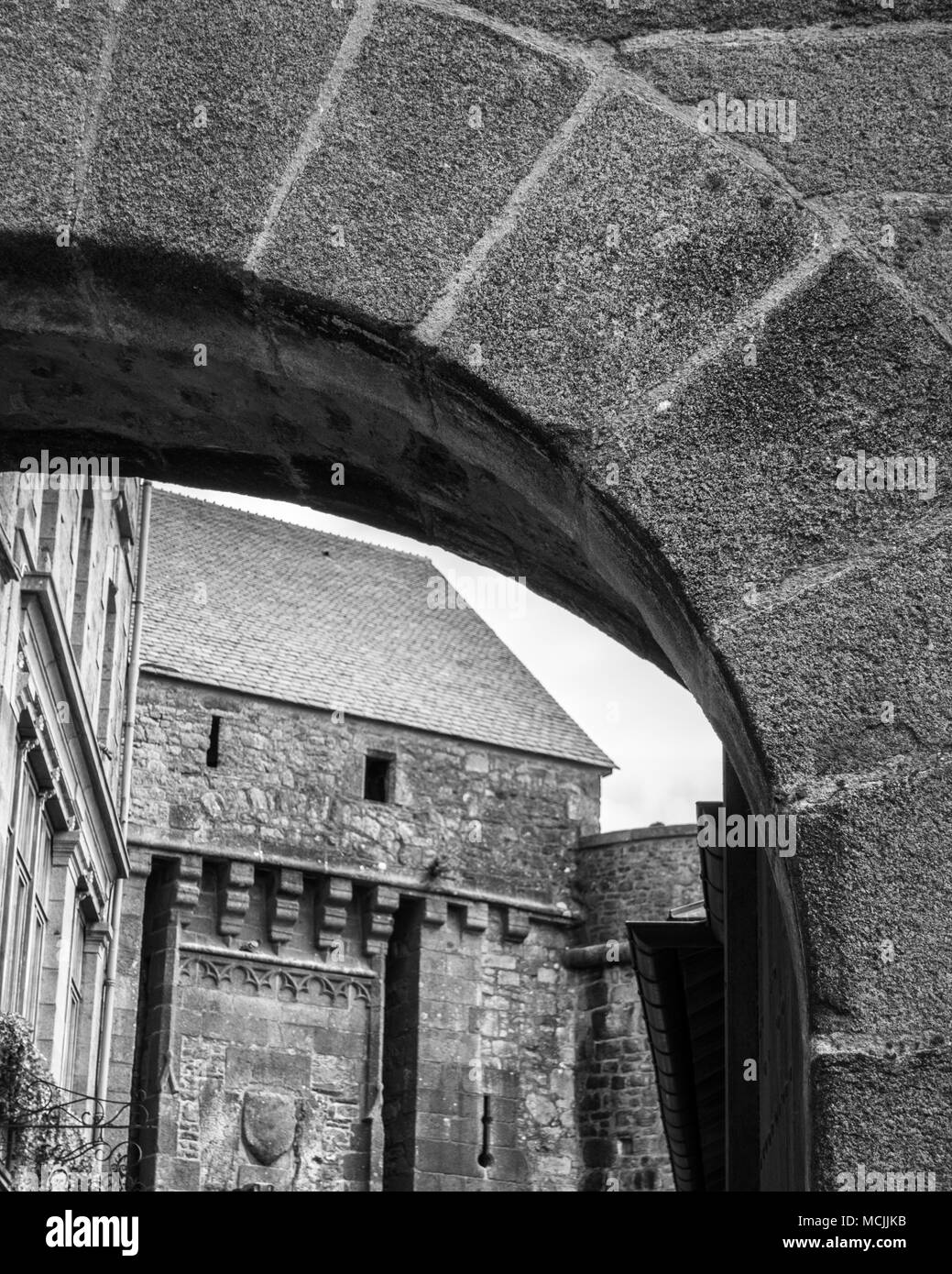 Close-up di stonewall arch, Brittany, Francia, Europa Foto Stock