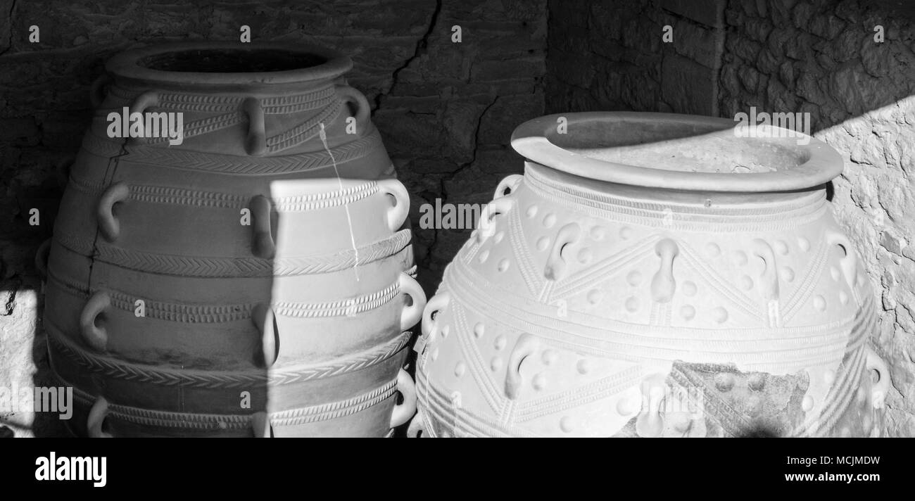 Grandi vasi in magazzino nel palazzo di knossos, Heraklion, Creta, Grecia Foto Stock