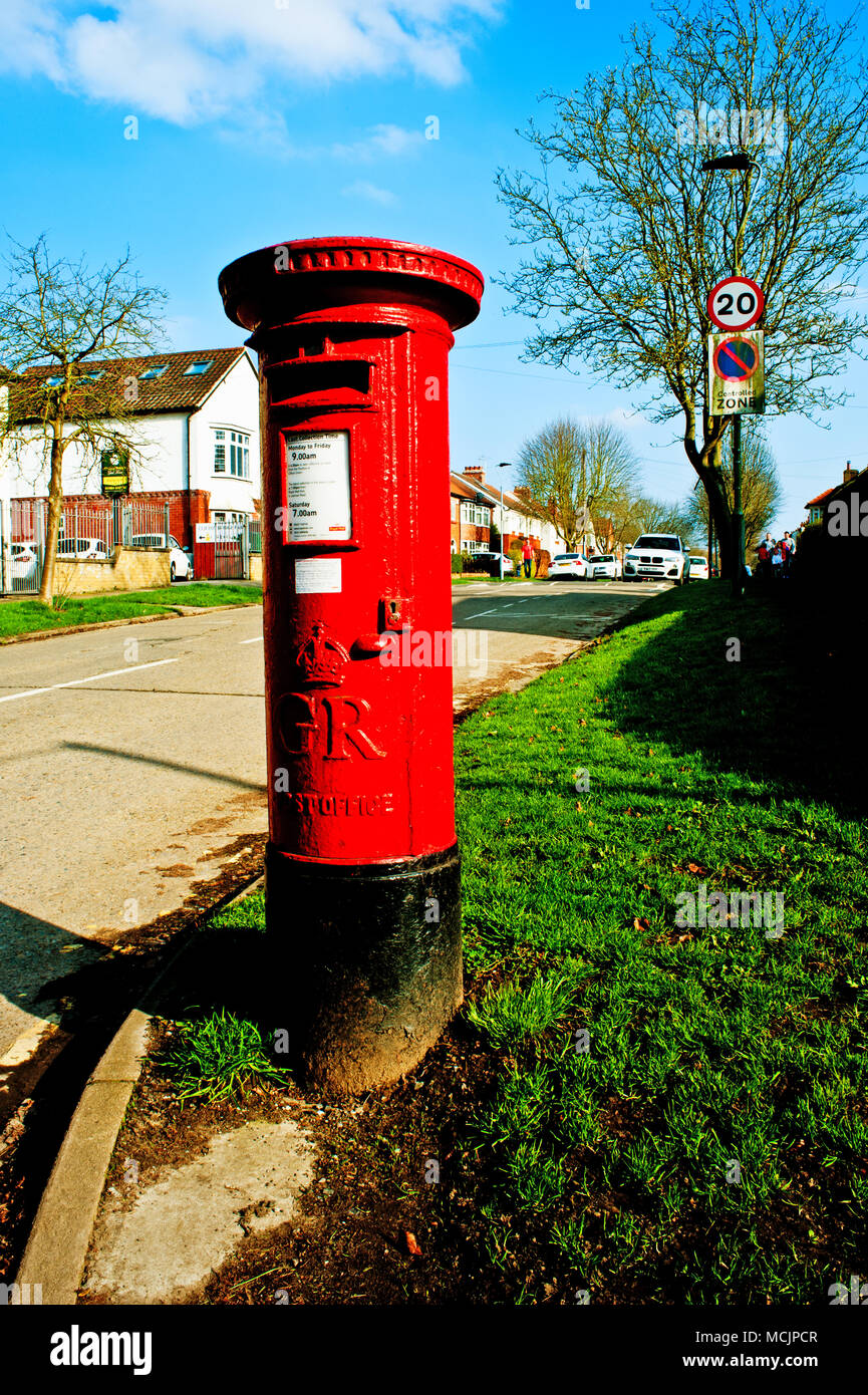 GR Postbox, acqua fine, Clifton Green, York Foto Stock