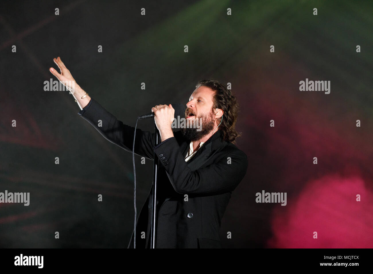 Padre Giovanni misty la riproduzione alla fine della strada festival 2017 Foto Stock