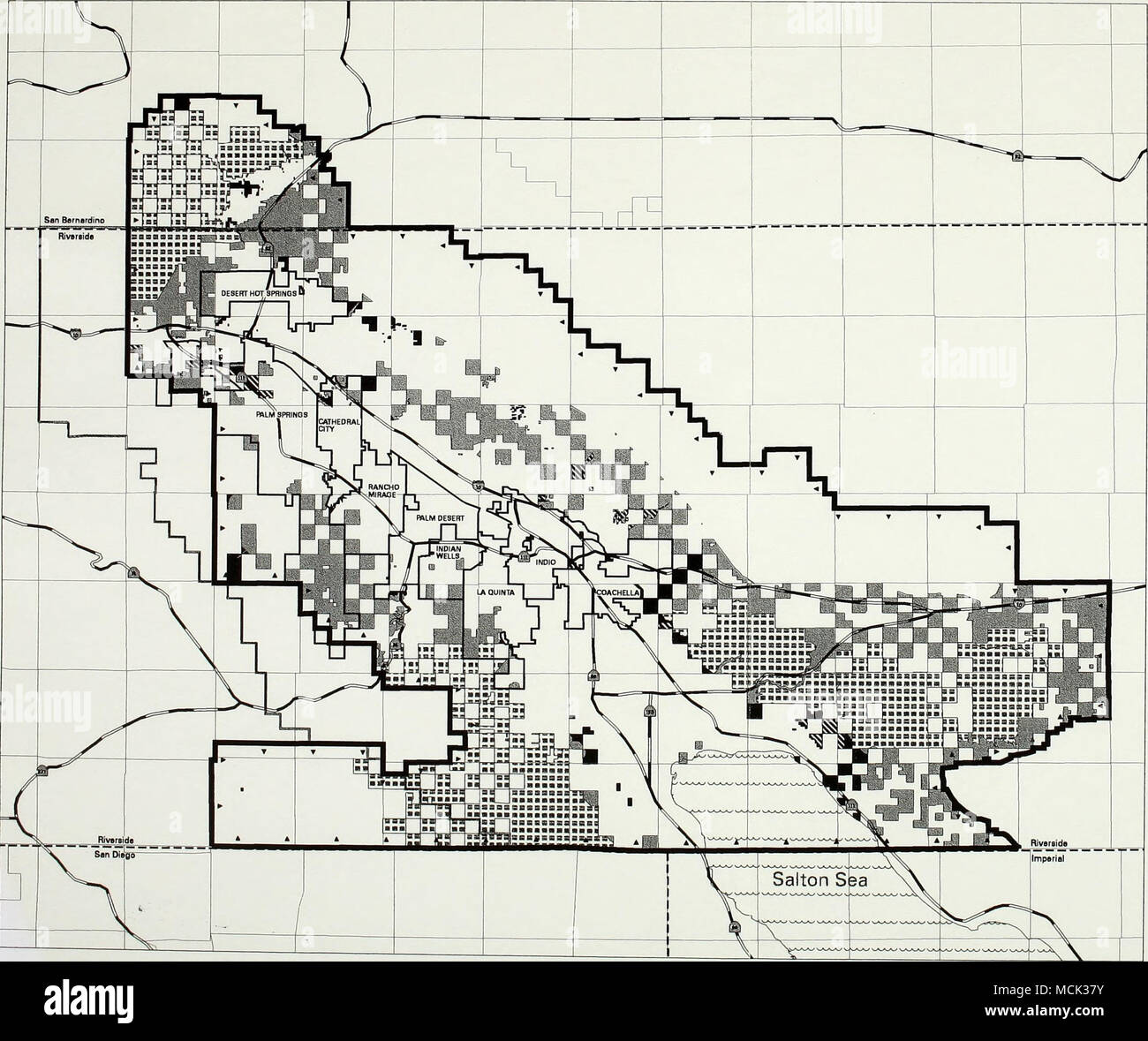 . R3E ME la figura 2 3a uso multiplo classificazione alternativa preferita (B) Legenda Uso controllato limitato uso moderato uso intensivo uso privato, membro, e altri federalmente terre gestito Deserto della California Area di Conservazione di modifica del piano per la Valle di Coachella Coachella Valley MSHCP delimitazione dei confini della città dei confini della contea Township &AMP; intervallo autostrade principali fonti dei dati: US Geological Service Bureau of Land Management Riverside County Coachella Valley Association di governi la California del Sud Associazione dei governi Thomas fratelli dati come corrente di 5/7/2002 in scala 1:425.000 5 10 m Foto Stock