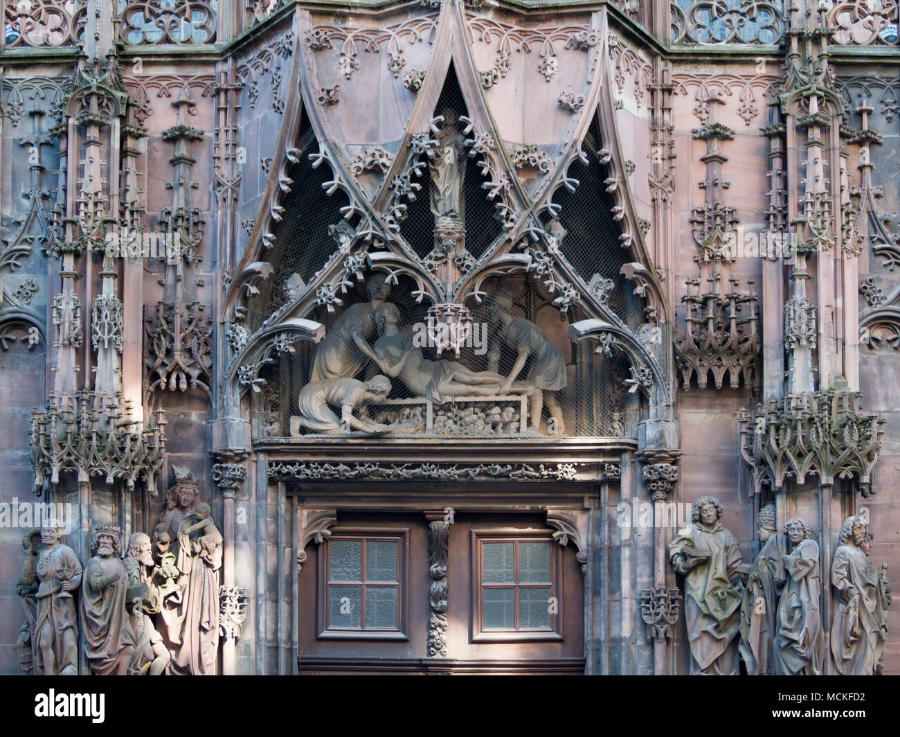 Cattedrale di nostra Signora di Strasburgo facciata nord portale di Saint-Laurent particolare Foto Stock