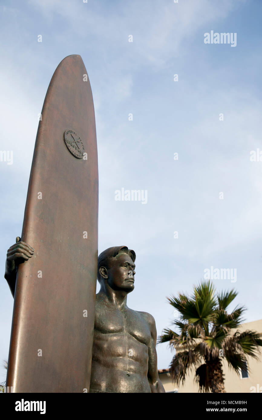 Statua del surfista a Imperial Beach, San Diego, California, Stati Uniti d'America Foto Stock