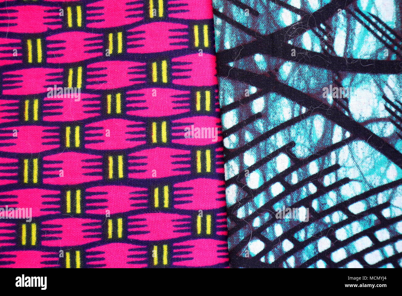 Tanzania kitenge modellato tessuto. La stampa viene effettuata utilizzando una tradizionale tecnica Batik. Foto Stock