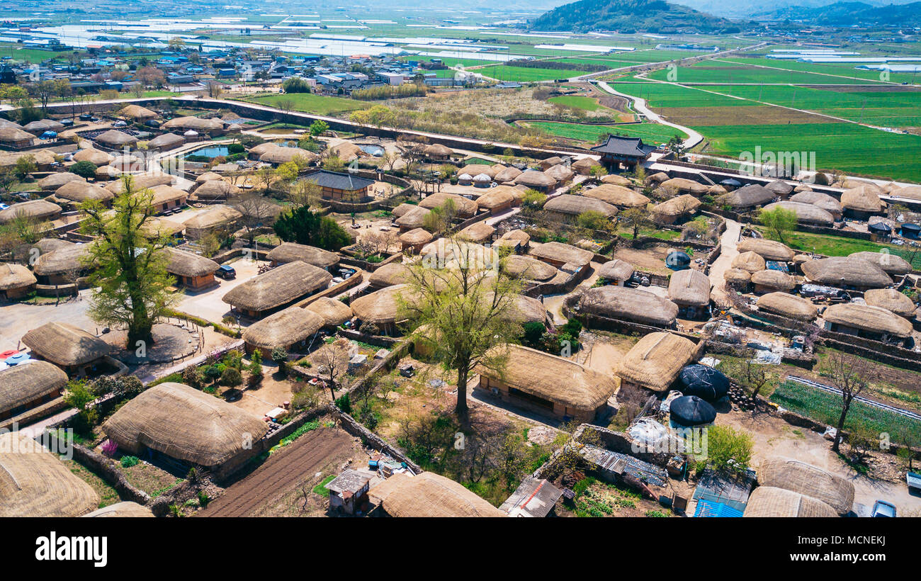 Vista aerea della tradizionale folk village Suncheon città della Corea del Sud. Vista aerea da fuco. Foto Stock