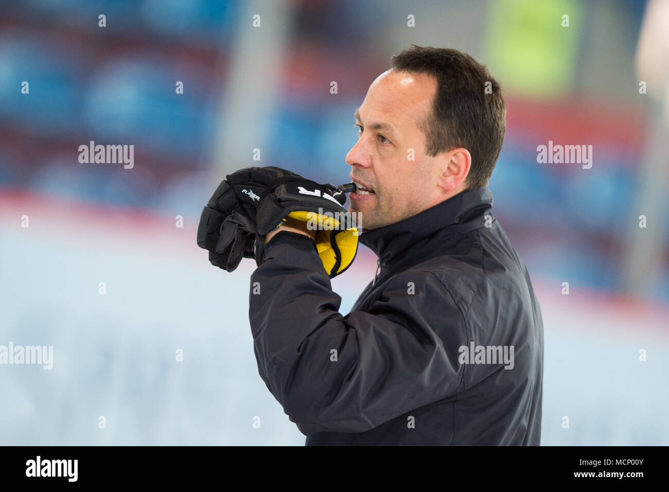 17 aprile 2018, Germania Berlino: la Germania di hockey su ghiaccio della formazione del team con coach Marco Sturm presso il ghiaccio Wellblechpalast hockey. Germania Francia faccia il 21 aprile. Foto: Arne Bänsch/dpa Foto Stock