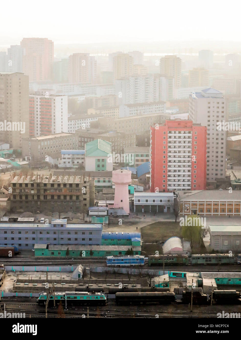 Pyongyang, il Apr 3, 2018 : le strade e gli edifici di Pyongyang, la Corea del Nord. Leader della Corea del nord Kim Jong-Un è impostato per tenere un vertice con il Presidente sud coreano Moon Jae-in in Panmunjom il 27 aprile 2018 e sarà seguita da un incontro con gli Stati Uniti Presidente Donald Trump in maggio o in giugno. La foto è stata scattata il Apr 3, 2018. Solo uso editoriale Credito: sud coreano Art Performance Premere Corps/AFLO/Alamy Live News Foto Stock