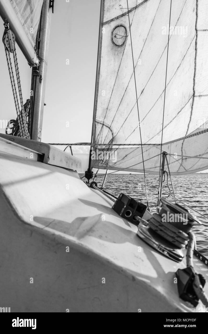 Crociera in barca a vela sul mare, Toronto, Canada Foto Stock