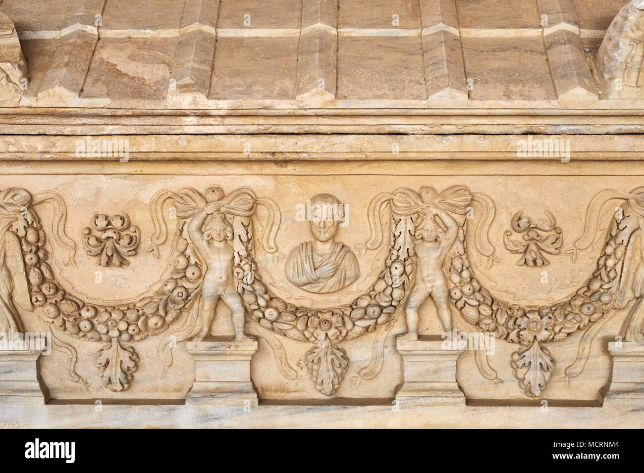 La Turchia, provincia di Izmir, Selcuk città, sito archeologico di Efeso, museo, tomba dettaglio Foto Stock